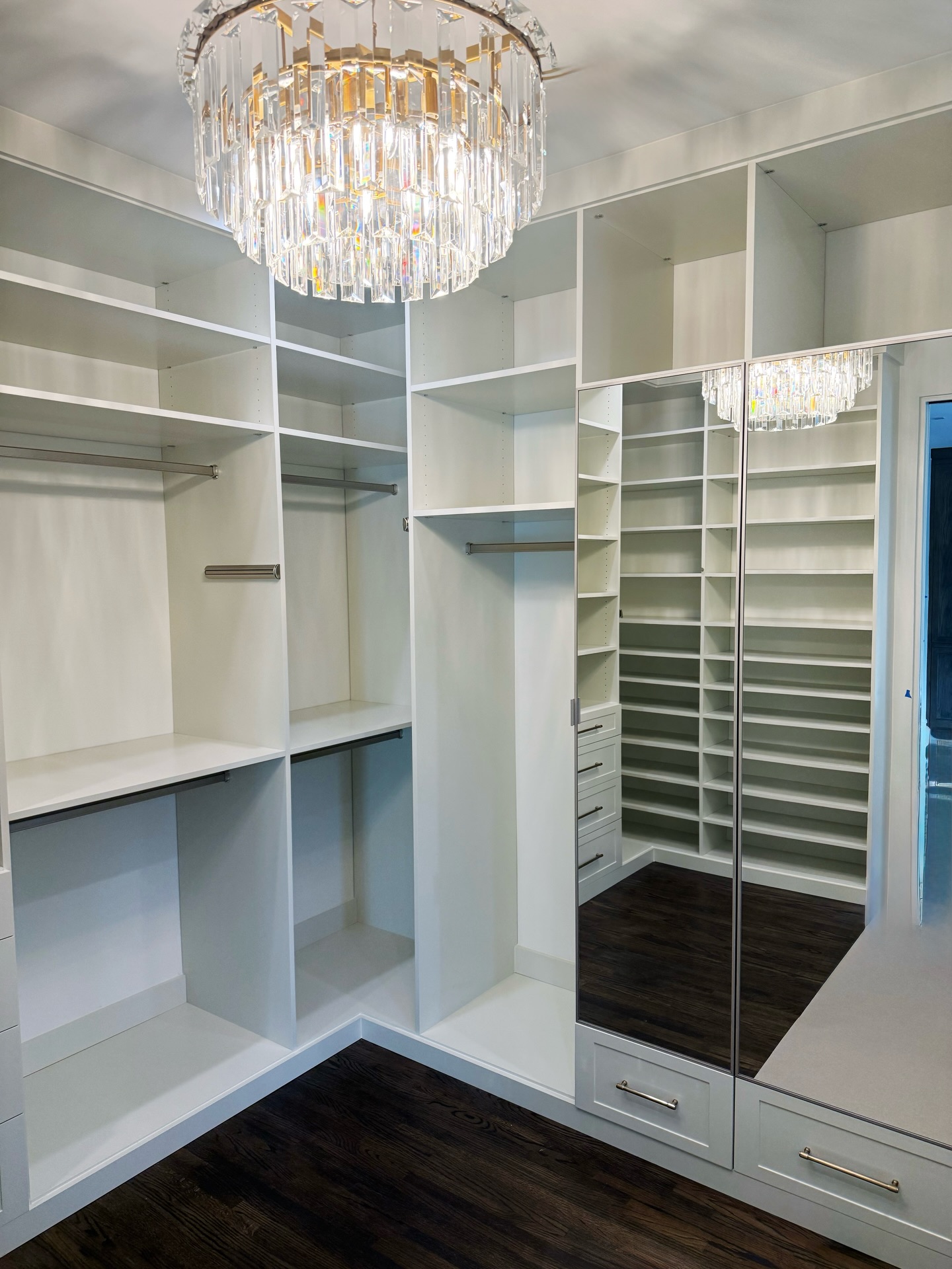 I design the majority of my closets in beautiful, durable laminate it’s clean, refined, and allows us to create truly high end, highly functional spaces.
And then there are moments when painted millwork is the right design direction.
Painted finishes allow for true custom color matching (not just “close enough”), a silky smooth furniture like finish and that built in look that feels completely integrated with the home.
It’s less about price point and more about aesthetic when a client wants their closet to read like custom cabinetry or architectural millwork, paint is often the move.
Tailored. Personal. Seamlessly designed.
Always intentional.