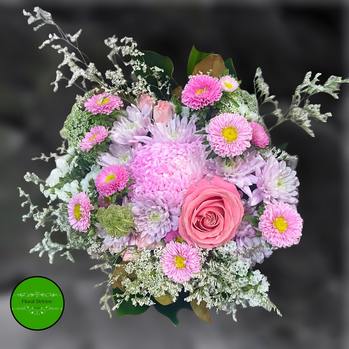 Just a little something to brighten the day - just pop in & we will design it to your specifications @floral_devine #yourdesign #floralinspirations #huntershillflorist #gladesvilleflorist #rydeflorist