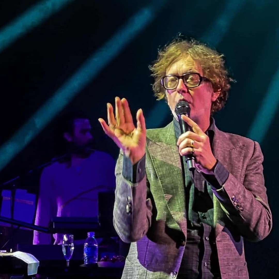 A week ago tonight we were under the stars, caught in gloriously timed rain, watching the formidable Sheffield Britpop legends Pulp do what they’ve always done best.
‘Common People’ hits. The heavens agree. 🌧️
Standard show? Not even close.
Words by @p.r.e.e.c.e and our guy @christopher_searles was down the front and grabbed these on his old iPhone (some people are just gifted 🤷🏻♂️). Follow the link to the media centre in bio. 🔗
Brisbane, you were beautiful.
#Pulp #PulpLive #Brisbane #Riverstage #Britpop