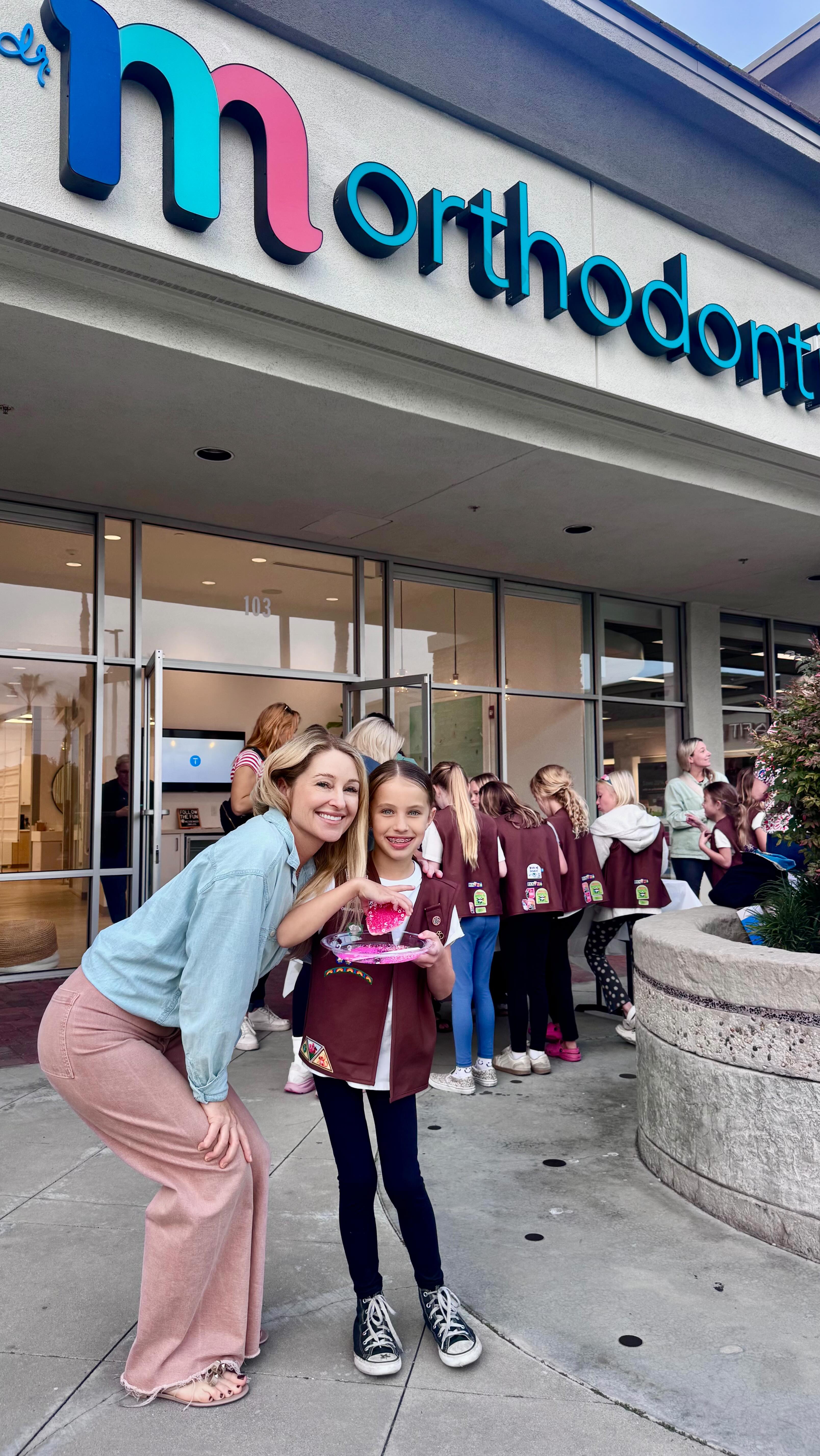Future orthodontists in the making! 🦷✨
We had the best time hosting the Girl Scouts, teaching them about orthodontics, doing fun activities, and celebrating them earning their Future Orthodontist badges! 💚
Give us a text, call, email or DM if you’re interested in letting us host your next troop meeting!
•
•
📍 Huntington Beach | Orange County | California
☎️ (714) 500-7147
🌎 www.messenger-smiles.com
•
•
#MessengerSmiles #FutureOrthodontists
#GirlScoutsOfAmerica #huntingtonbeachorthodontist #orangecounty