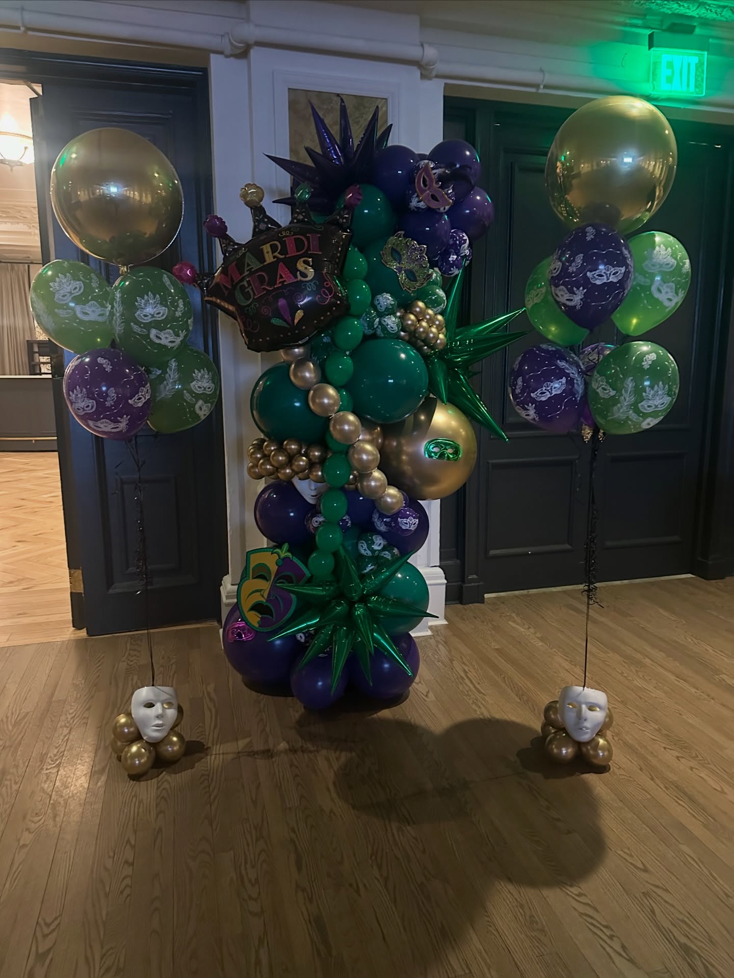 Mardi Gras may be over… but the celebration never stops 🎭✨
Our Deluxe Organic Columns are the ultimate statement piece for any event — from intimate private parties to large-scale corporate celebrations. Think of them as freestanding garlands: bold, elevated, and easy to reposition throughout your event space for maximum impact.
Pair them with a few custom helium bouquets and you’ve got instant WOW factor. 🎈
Available in any theme, color palette, size, or balloon style — because every celebration deserves a personalized touch.
Ready to elevate your next event? Book with us below ⬇️
🛜 www.momentsbymax.com
📧 info@momentsbymax.com
📲 267-912-4969
.
.
.
#phillyballoons #phillyevents #corporateevents #mardigrasparty #balloongarlands