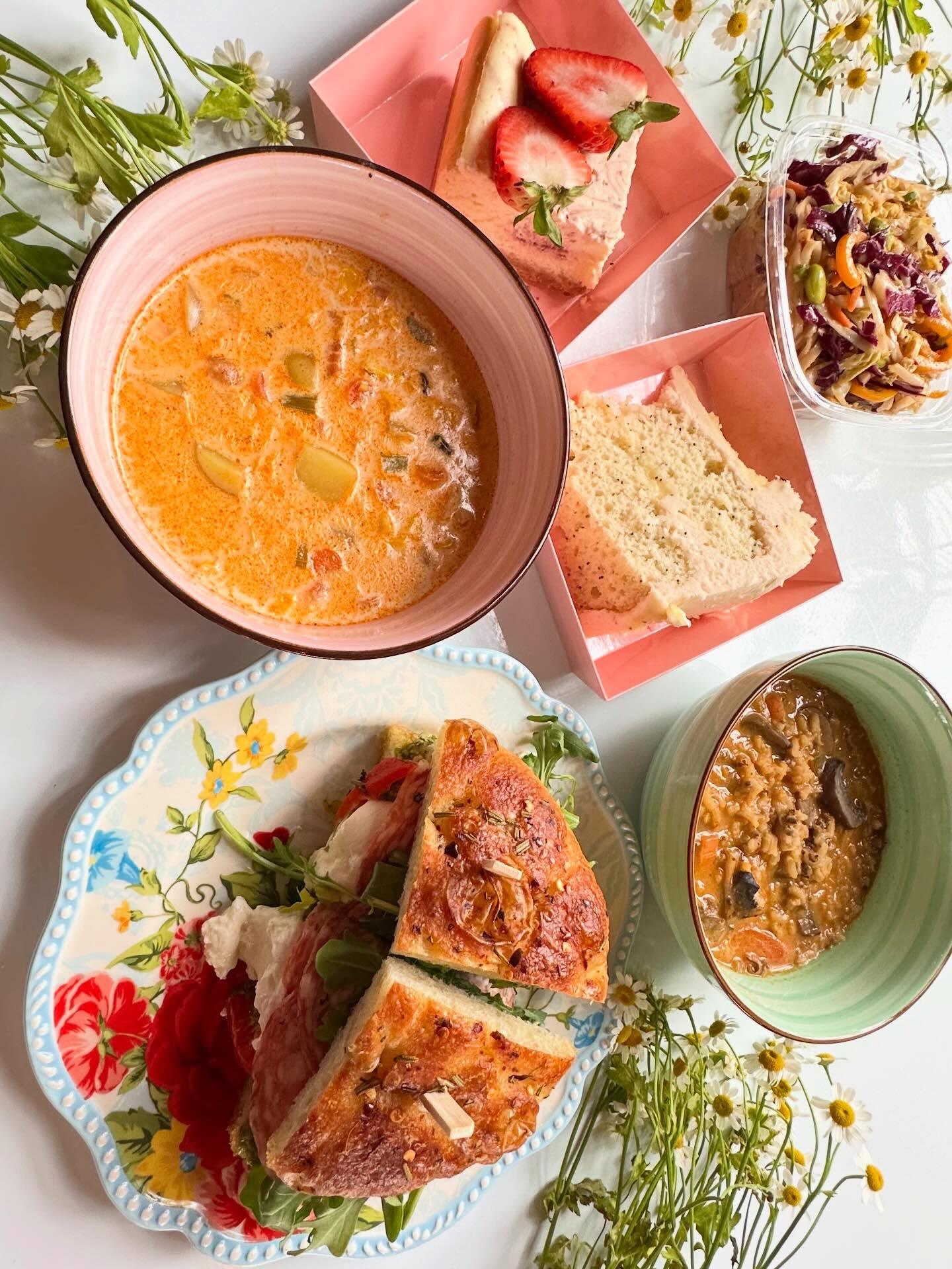 Gotta try these specials😮💨
Focaccia Sandwich with pesto, roasted red peppers, burrata, Italian dry salami, arugula 🔥
Peanut Noodle Salad with Napa & purple cabbage, edamame, carrot, radish, scallion, bell pepper, peanuts, Thai peanut sauce 🌿
Lemon Poppyseed Cake with Lemon Curd🍋
Strawberry Cheesecake Bars 🍓
& Soooo much more, come see us, open today 11-4🫶🏻