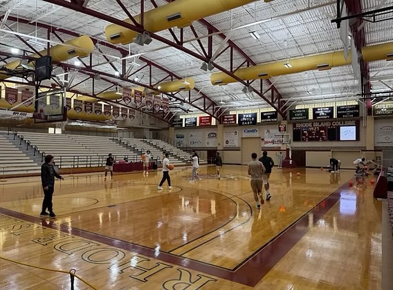 🏀Rhode Island College basketball teams near the end of the regular season: a pre-playoff overview🏀
It has been an eye-catching year for both men’s and women’s basketball at Rhode Island College, albeit for very different reasons.
‼️Tap the link in bio to read this overview‼️