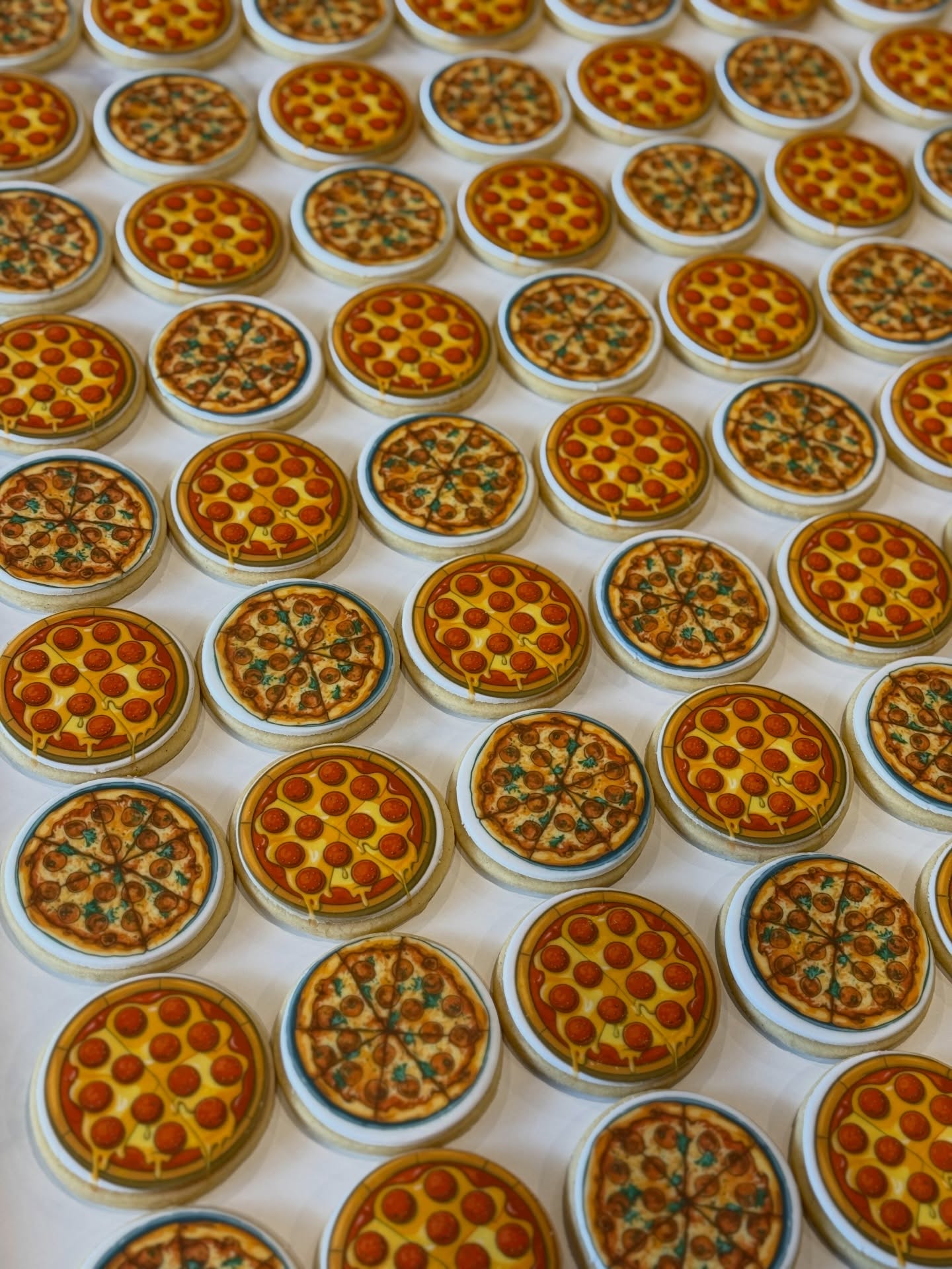 Pizza parties call for Eddie printed pizza’s. These yummy treats were put into mini pizza boxes 🍕