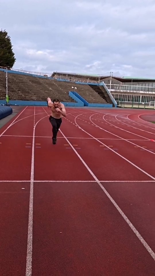 Sprinting isn’t just for athletes — it’s one of the most powerful tools for building speed, strength, and conditioning. 🏃♂️💨
Short bursts. Maximum effort. Real results.
Benefits of sprint training:
⚡ Boosts metabolism
⚡ Builds explosive power
⚡ Improves cardiovascular fitness
⚡ Burns serious calories in less time
⚡ Trains your body to move the way it was designed to
You don’t need hours on a treadmill.
You need intensity, intent, and recovery.
#sprinttraining #personaltrainer #sprint #crystalpalace #reformer