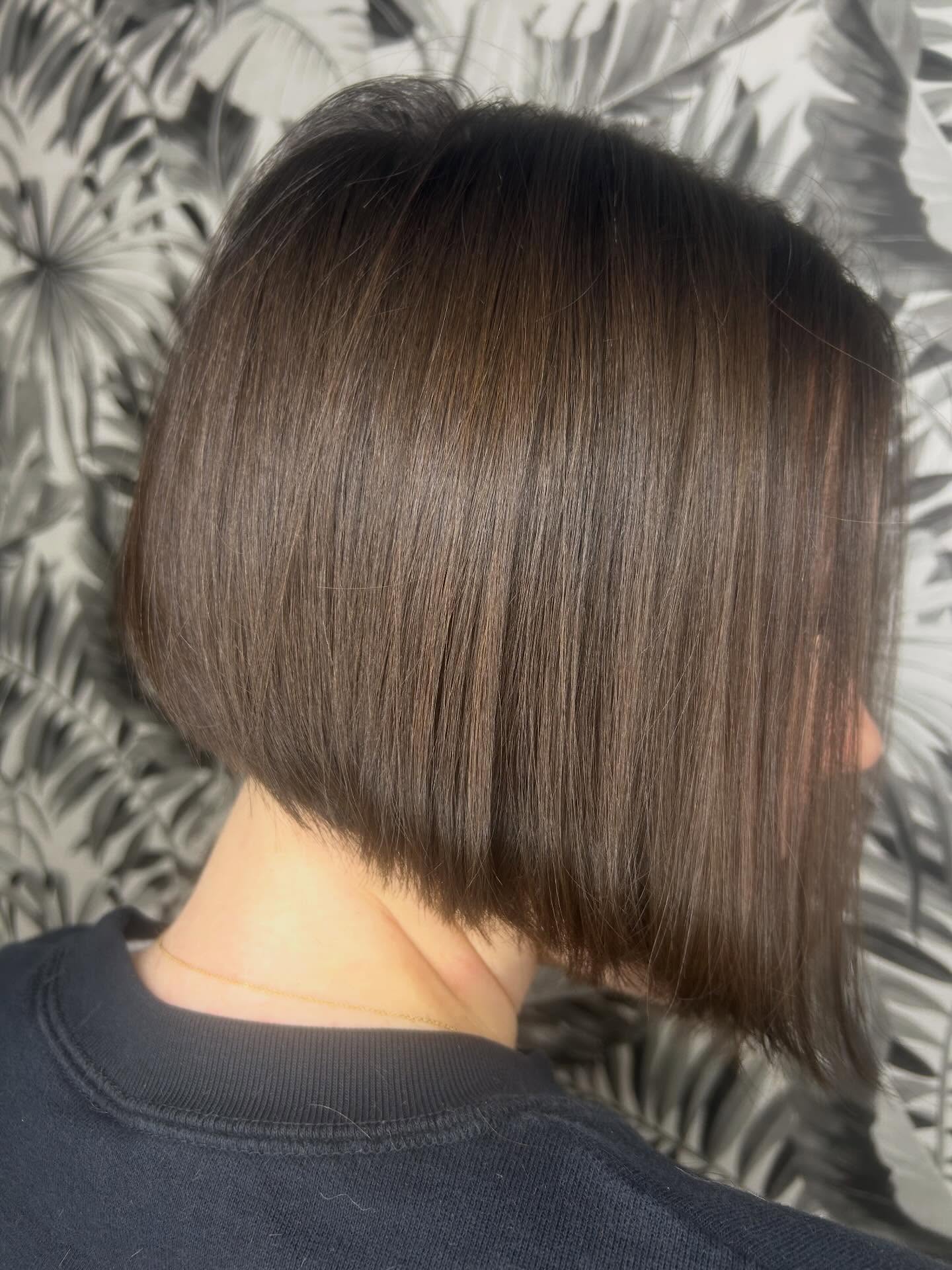Hair by Molly @molly_landman
#bostonbobhaircut #bostonshorthair #classicbob #jamaicaplainma #jplocalfirst