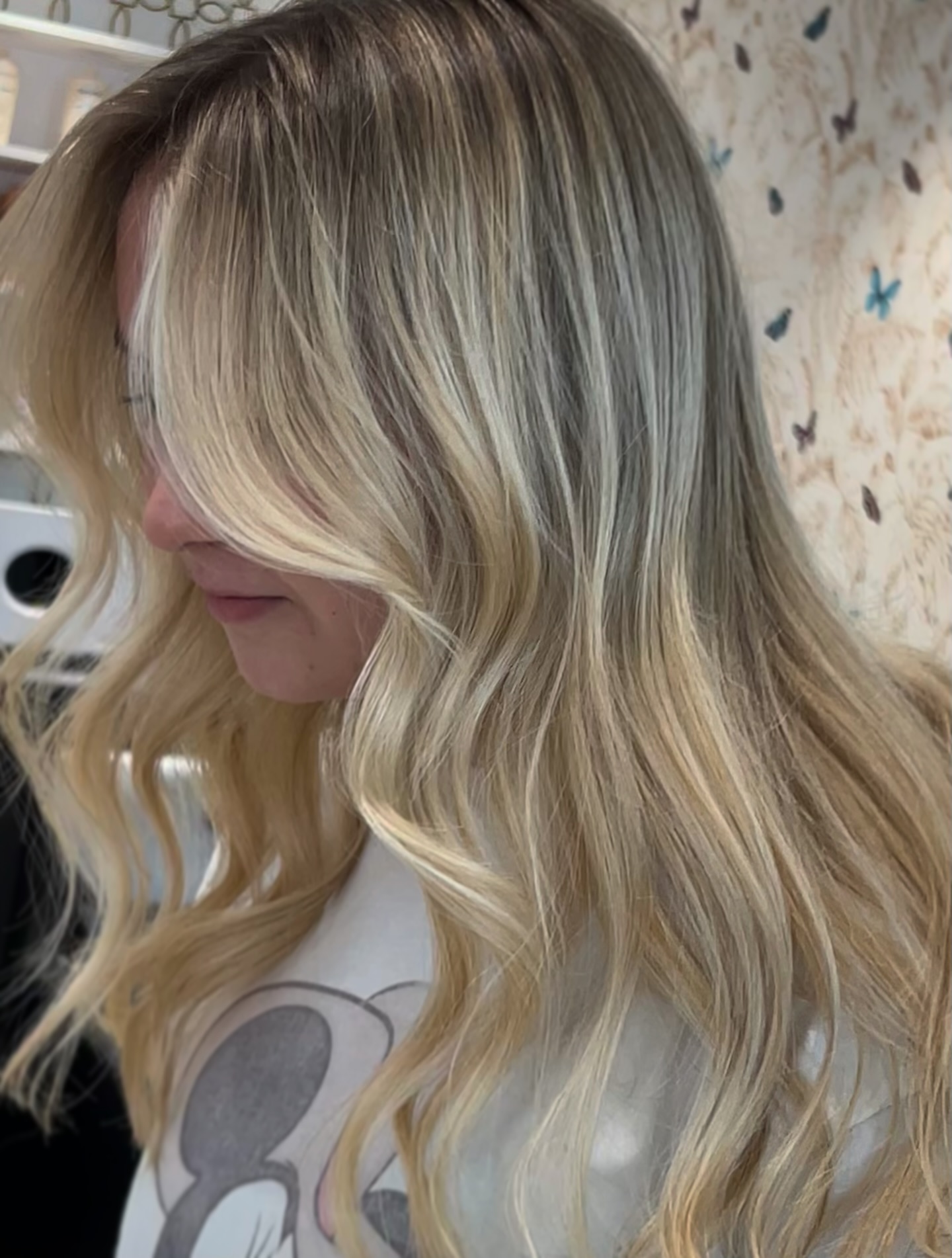 Bright and dimensional blondes have our heart 💛
By @amandam.beauty
#springhair #kerastasesalon #orlandosalon #wintergardenfl #goldenblonde