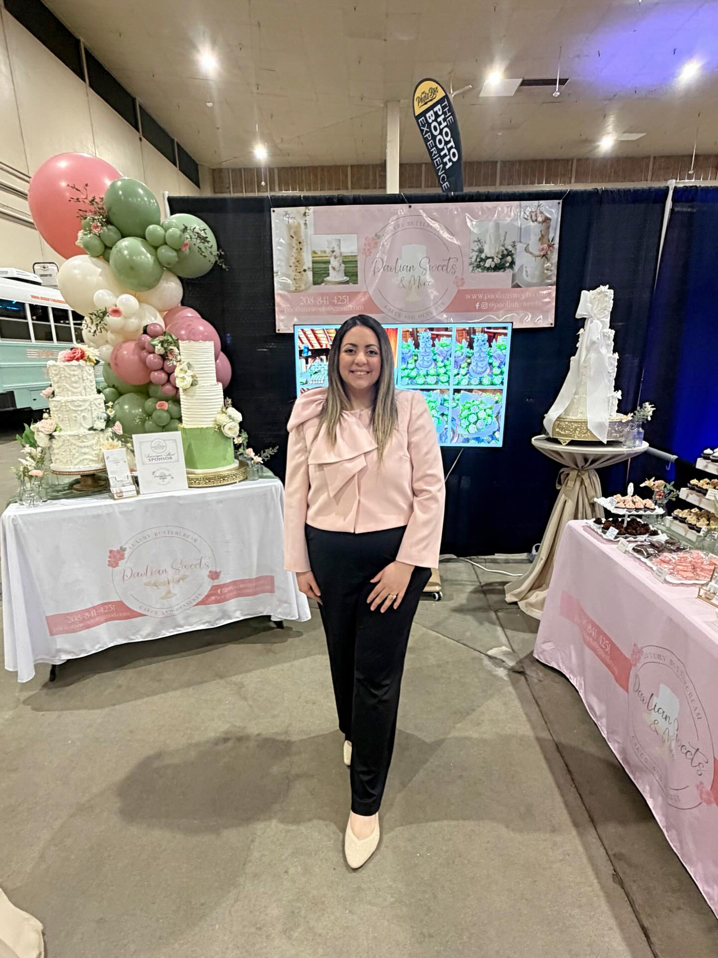 Thank you SO much to everyone who stopped by our booth at the Idaho Dream Wedding Expo earlier this month💍
The expo was such a success! It has been a pleasure to connect with so many 2026/2027 couples as well as other wedding vendors. We made over 1,000 samples for the expo weekend and they were all gone by show’s end. Such a great event! It was also so fun to be a part of this year’s scavenger hunt. I am so excited for all the weddings we will be a part of this year🤍
Our next wedding show will be April 4th at the Boise Center! If you didn’t get a chance to try our dessert variety at the expo, come by and see us April 4th🗓️
Event host- @ibleventsinc
Balloons- @hellohoneyboise
#weddingexpo #idahowedding #boiseweddings #boisebakery #boiseweddingcakes