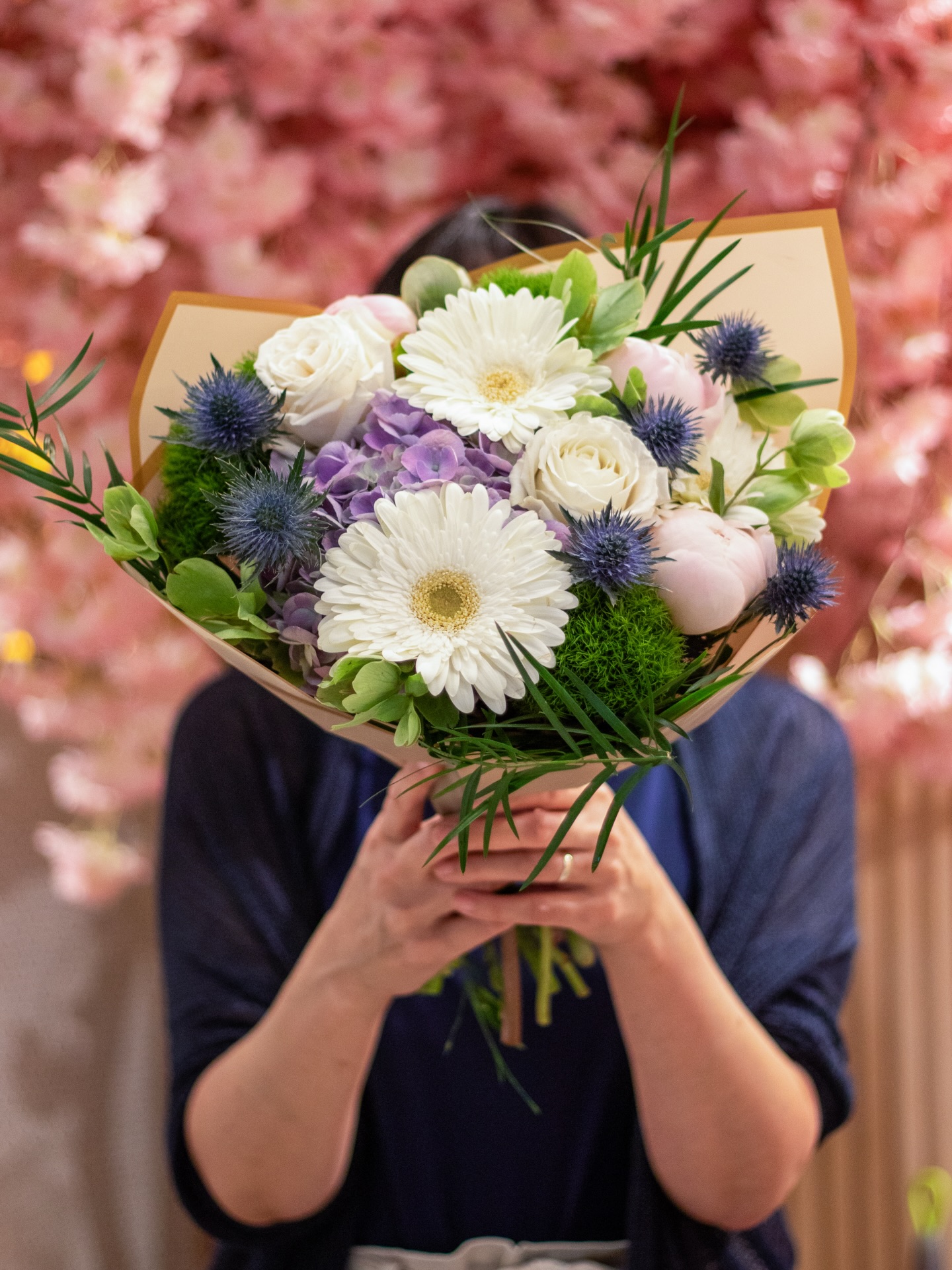 Fresh mixed bouquets available daily, handcrafted with care. Perfect for when you’re in a rush but still want to brighten someone’s day.
#torontoflowers #unionstationgiftguide #freshflowerbouquet