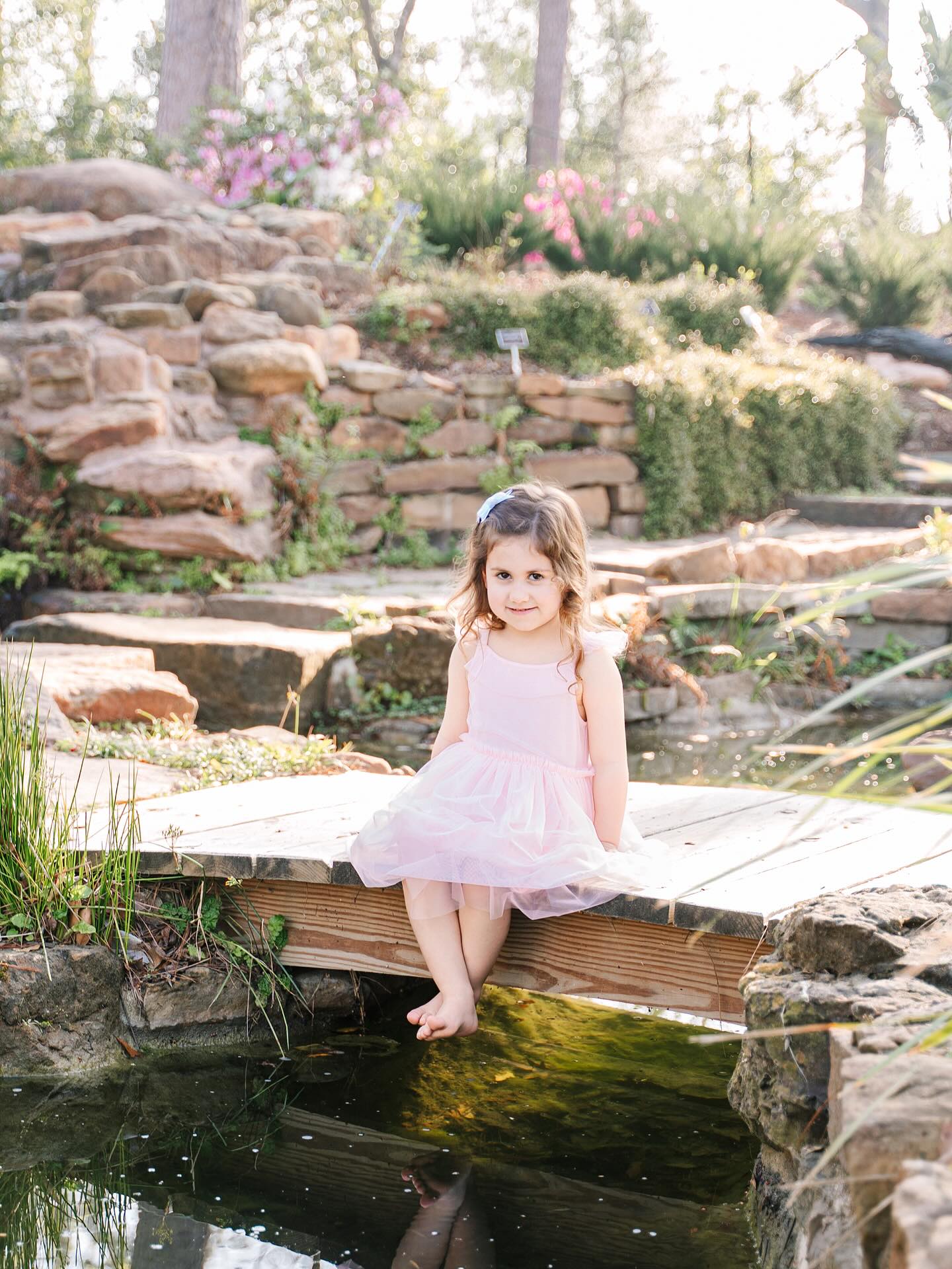 Ran around a garden this morning with the sweetest girl 🩷
#candidchildhood #milestonesession #houstonphotographer cypresstx #motherhoodunplugged