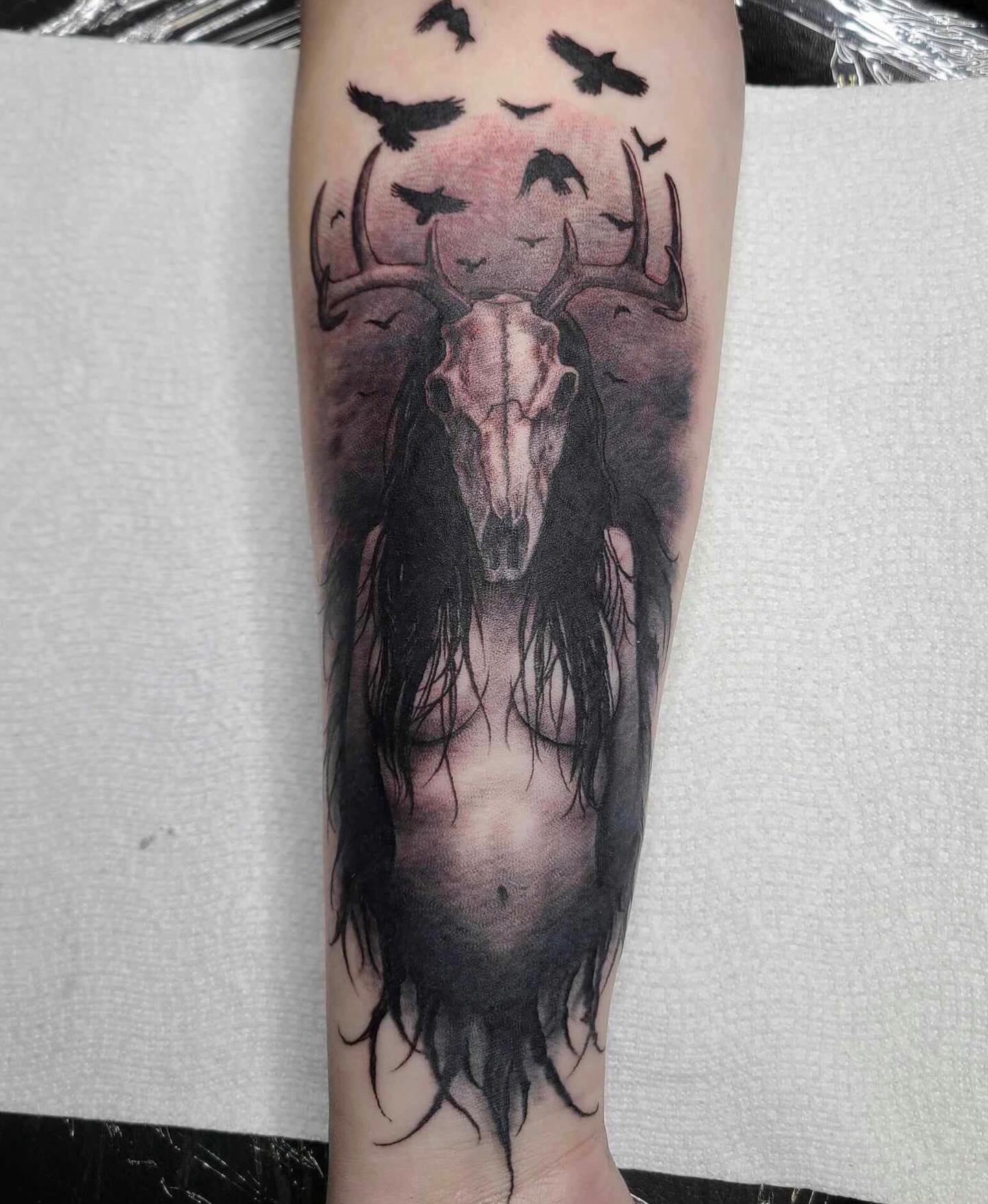 Wicked Wendigo, another throwback from @heathen_tattooer 🤌
#wendigo #darkart #folklore #pnw #cascades