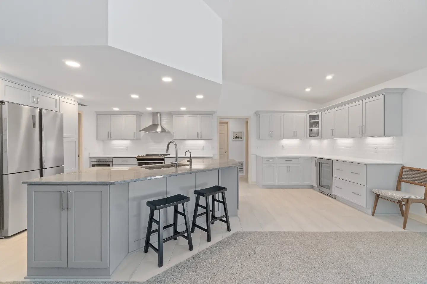 Another beautiful #starmarkmakeover from the jansen team
📸: @riptide.media
@starmarkcabinetry
@vikingdistributors
@fergusonshowrooms
#kitchendesign #kitchenremodel #kitchenrenovation #kitchencabinets #kitchenisland #granitecountertops #pensacolaflorida #pensacolavibes #pensacola