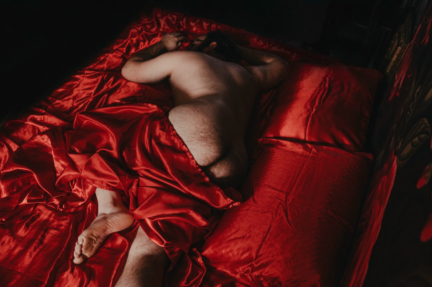 YES MEN DO BOUDOIR! Anyone can do a boudoir session, if you want to give yourself some love and do a session, that’s the only reason you need. Simply because you want to! I would encourage more men to feel empowered to book a shoot!