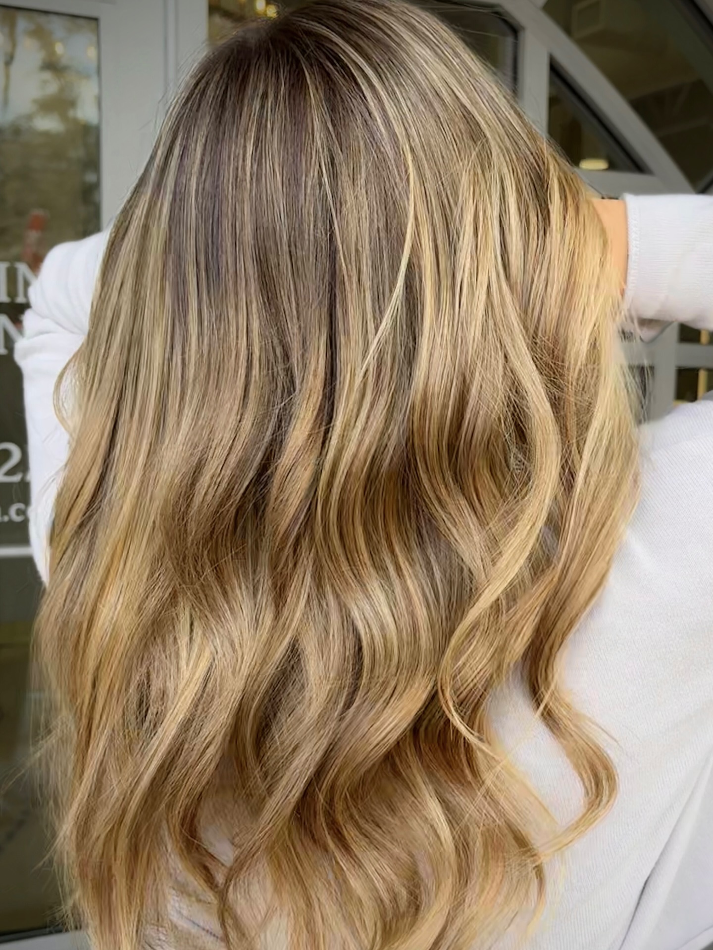 Soft dimension. Seamless grow-out.
This is for the girls who want to feel polished without living in the salon.
Lived-in blonde means:
• no harsh lines
• no high-maintenance regrowth
• just soft, natural brightness that grows with you
Color by @j.nicole_styles
#honeyblondehair #livedinbronde #orlandohair #hairgoals #wintergardenfl