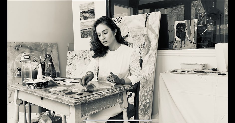 Dans mon atelier je travaille sur un nouveau projet et j’explore de nouvelles techniques 🤗 pour achats, visitez le lien dans la bio www.camilledelor.com
In my studio wearing gloves so I don’t stain my skin. Working on a new project and experimenting with new techniques 🤗for purchase visit link in bio www.camilledelor.com
.
.
.
.
.
#artistatelier
#artstudio #painting www.camilledelor.com