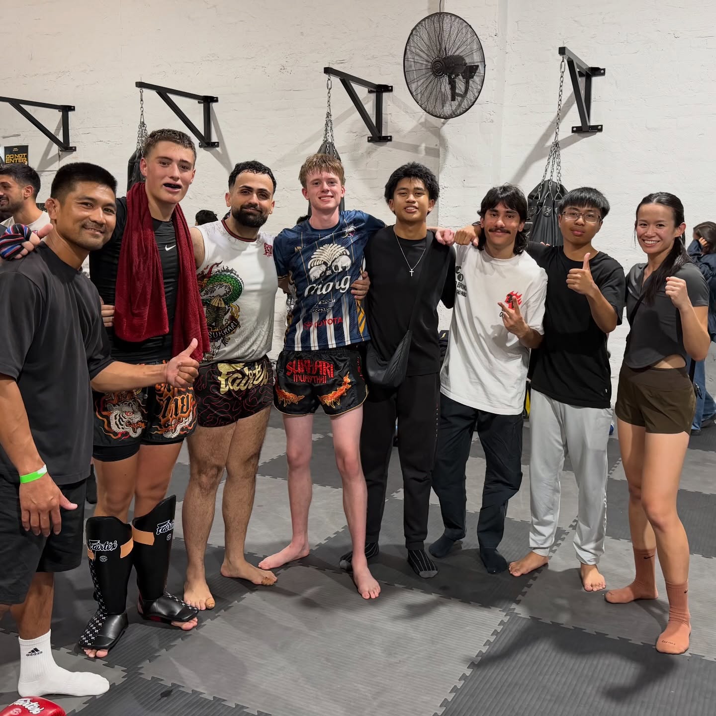 We back at Strike’s @kickstart.ss fundraiser event, first one for the year - with Michael, Ali & Ciaran getting in for some strong sparring rounds. Great efforts by the boys, kept it fun and engaging. Nice work by everyone putting in the time training consistently leading up. Thanks to Coach @springsia with your help to corner also 🙏 @michaelroskam_ @ciaranleonard @_alialsaeedi_ #muaythai #muaythaifundraiser #sparringday