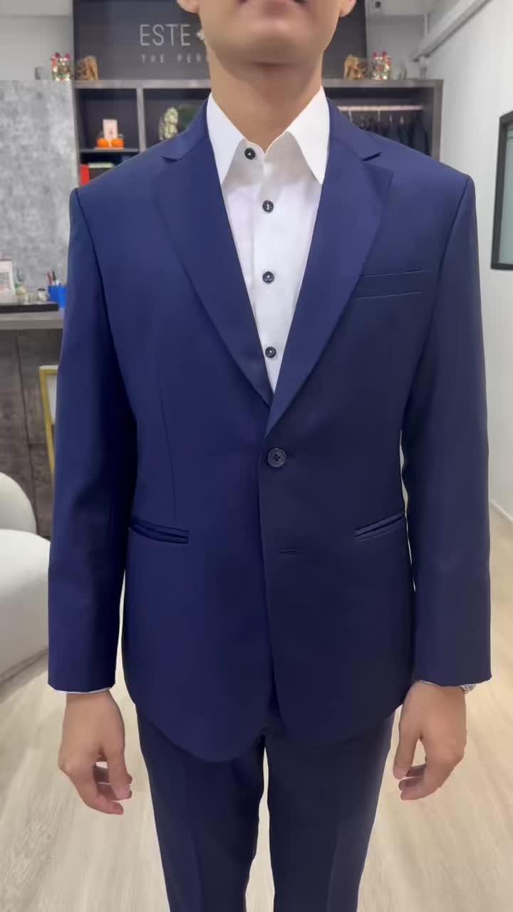 Confidence starts with the right fit.
A modern navy suit, tailored for everyday elegance.
Made-to-measure. Made for you.
#tailoring #customsuits #estebartin #bespoke
