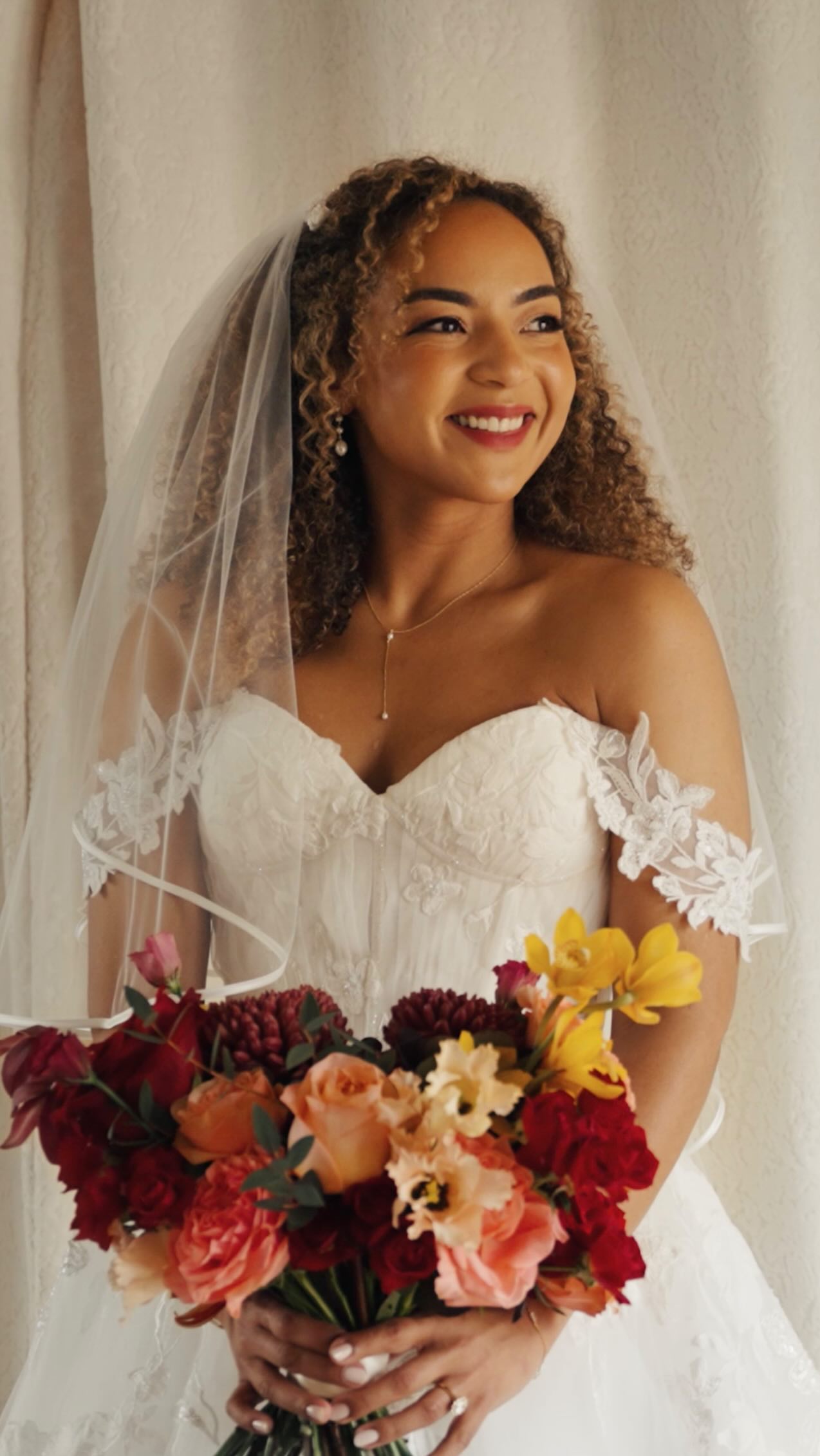 ✨ Claire + Michael ✨
Wedding Planner @greenlily_events
Venue @offleyplace
Caterer @tastehaven
Wedding Cake @atyourwishcakes
Decor @blank_spaceevents.co.uk
Photographer @sarahcarterphotography
Videographer @momento_media
Dance Floor @mybigdayeventshertfordshire
String Duo @bowfiddle_strings
DJ @mintdjs
Bar @barz8events
Hair @bridalhairby_emmahowell
Make Up @amberraemakeup
London Red Bus @routemasterhireltd