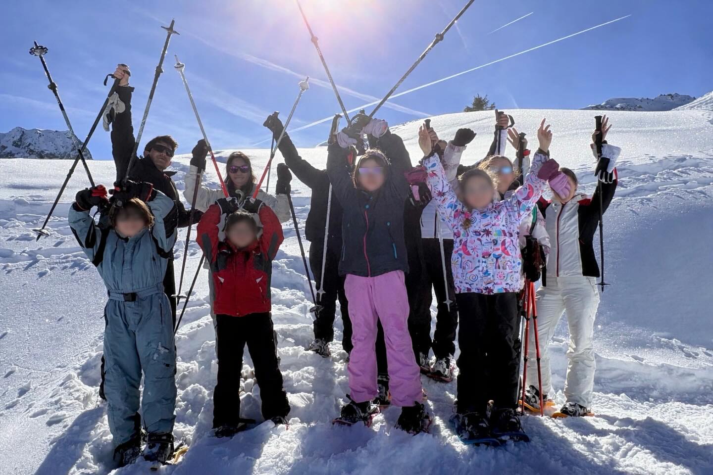 Les balades raquettes c’est aussi en famille @la_plagne #raquettes #vacancesauski #skiholidays❄️