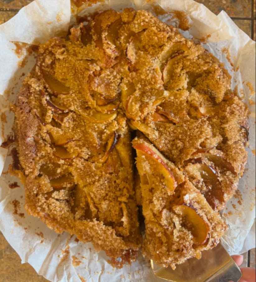 Behold the Apple Sponge, fresh out of the oven!🍎
Treat yourself this Saturday- come and grab a slice, we’re open until 5:00pm🕔