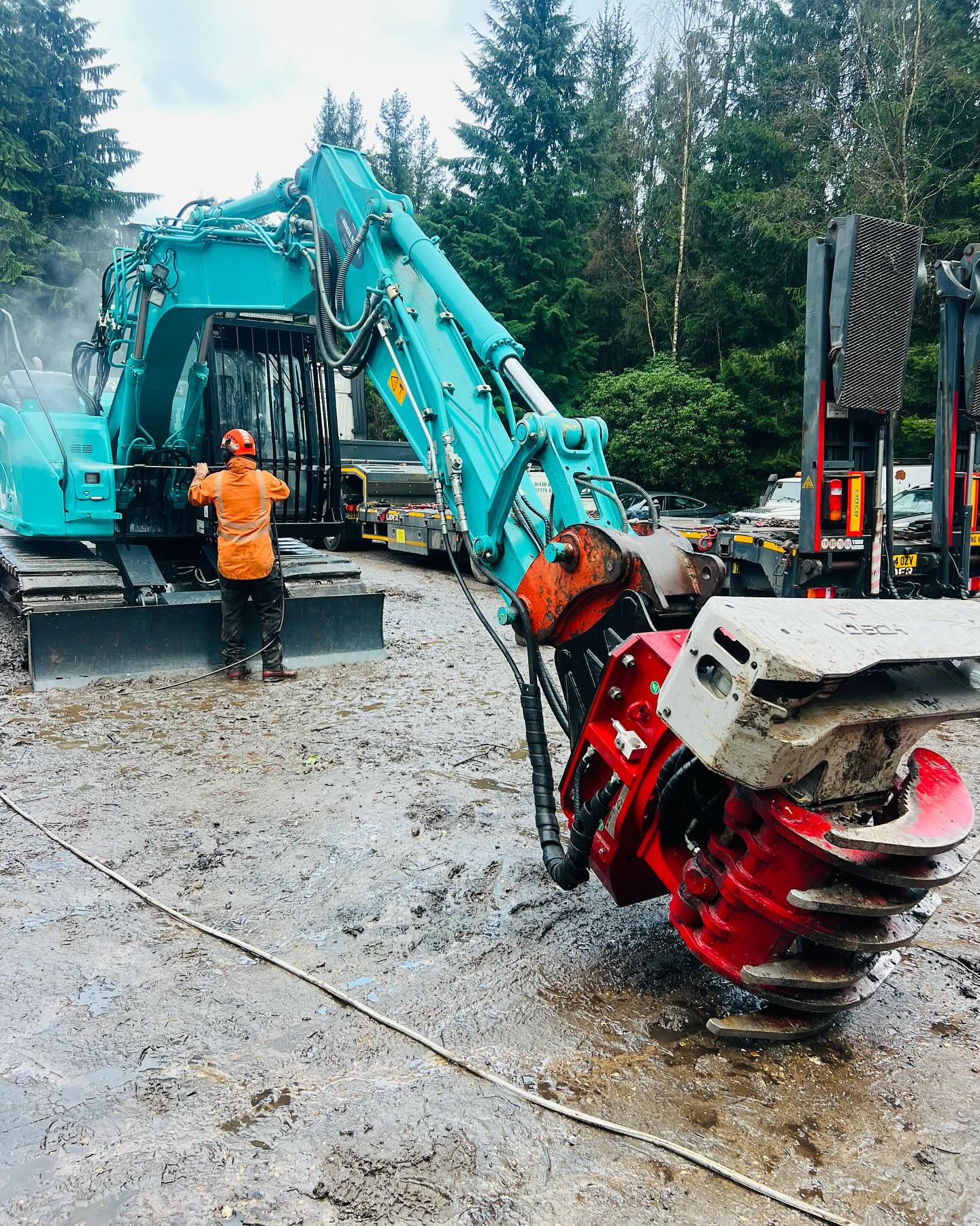 Out of the woodland for a quick sprouse up before some more ashdieback roadside works
If you have any mechanised arb requirements please feel free to get in touch.
Info@wallacetimber.co.uk
01428727799
07775834129
#grapplesawtruckcompany #mechanisedarboriculture #roadclosure #treesafety #ashdieback #ashdiebackawareness #wallacetimberservices #machinerymaintenance #compliance #vosch #kobelco #forestrymachinery #specialistreedismantlingequiptment #contracthire #uk