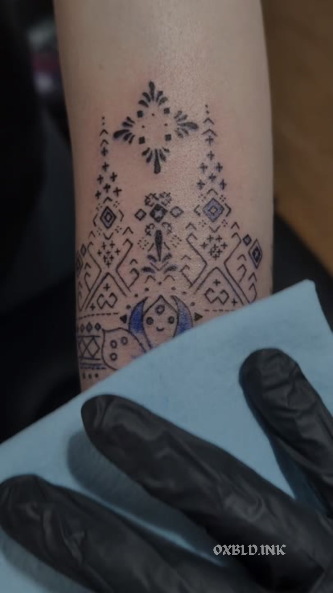 Lines are in 🖤
Stencil said “I live here now” 😂
So excited to shade this bad boi once it’s healed. Thank you Addy for trusting me with this ornamental design, can’t wait for round two ✨
#ornamentaltattoo #tattooreel #linework #tattooartistlife #tattoojourney