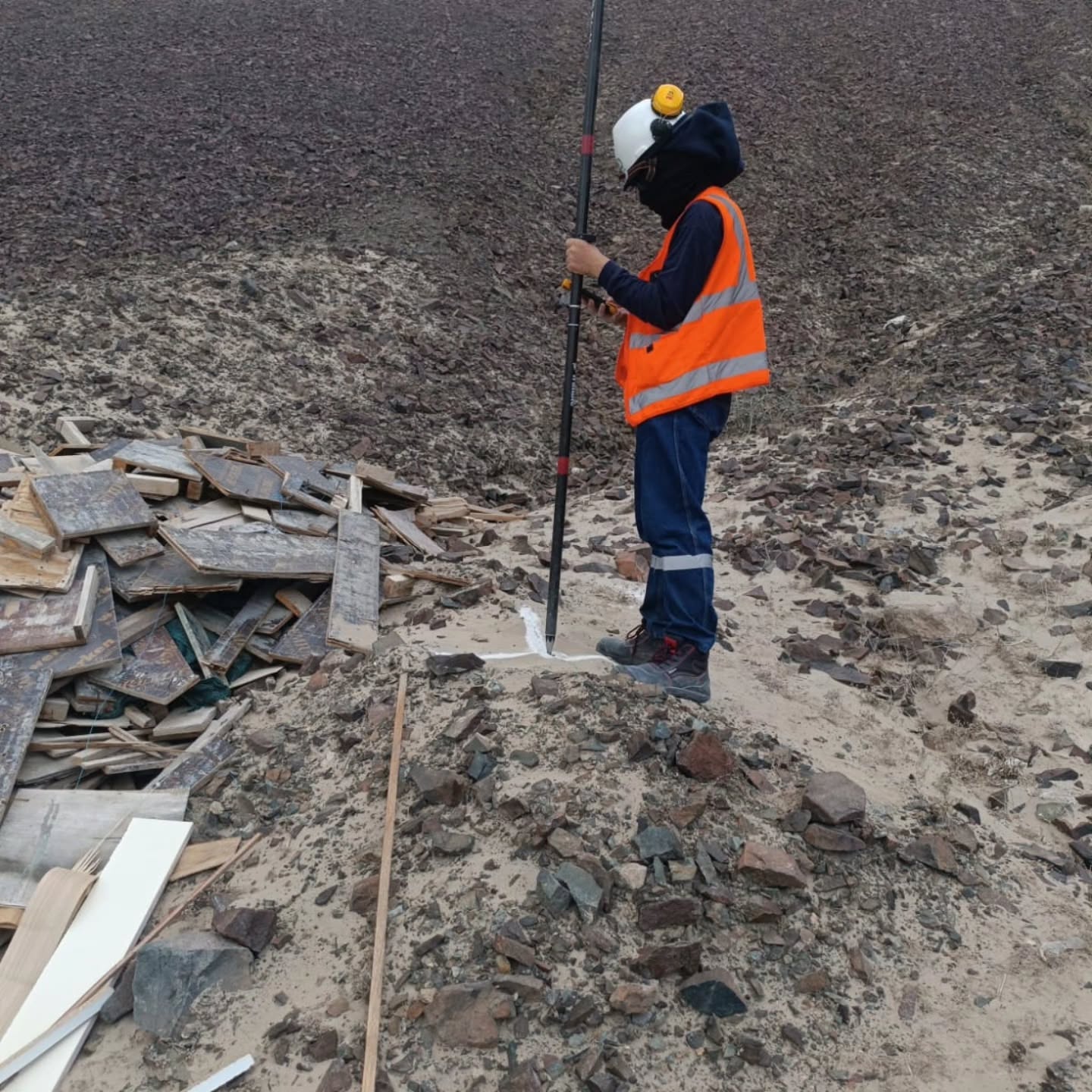 Direto de Ica, Peru! 🇵🇪 Estamos avançando no desenvolvimento do projeto da PTAR (Planta de Tratamento de Águas Residuais) para a El Pedregal S.A. Atuar em uma região com características geográficas tão específicas exige um olhar técnico apurado sobre o reuso de água e eficiência do tratamento. Transformar desafios de saneamento em soluções sustentáveis é o que nos move, não importa a fronteira. Orgulho de levar a engenharia brasileira para grandes projetos internacionais!
#EngenhariaSanitaria #TratamentoDeEfluentes #Saneamento #IcaPeru #ElPedregal OxHydro