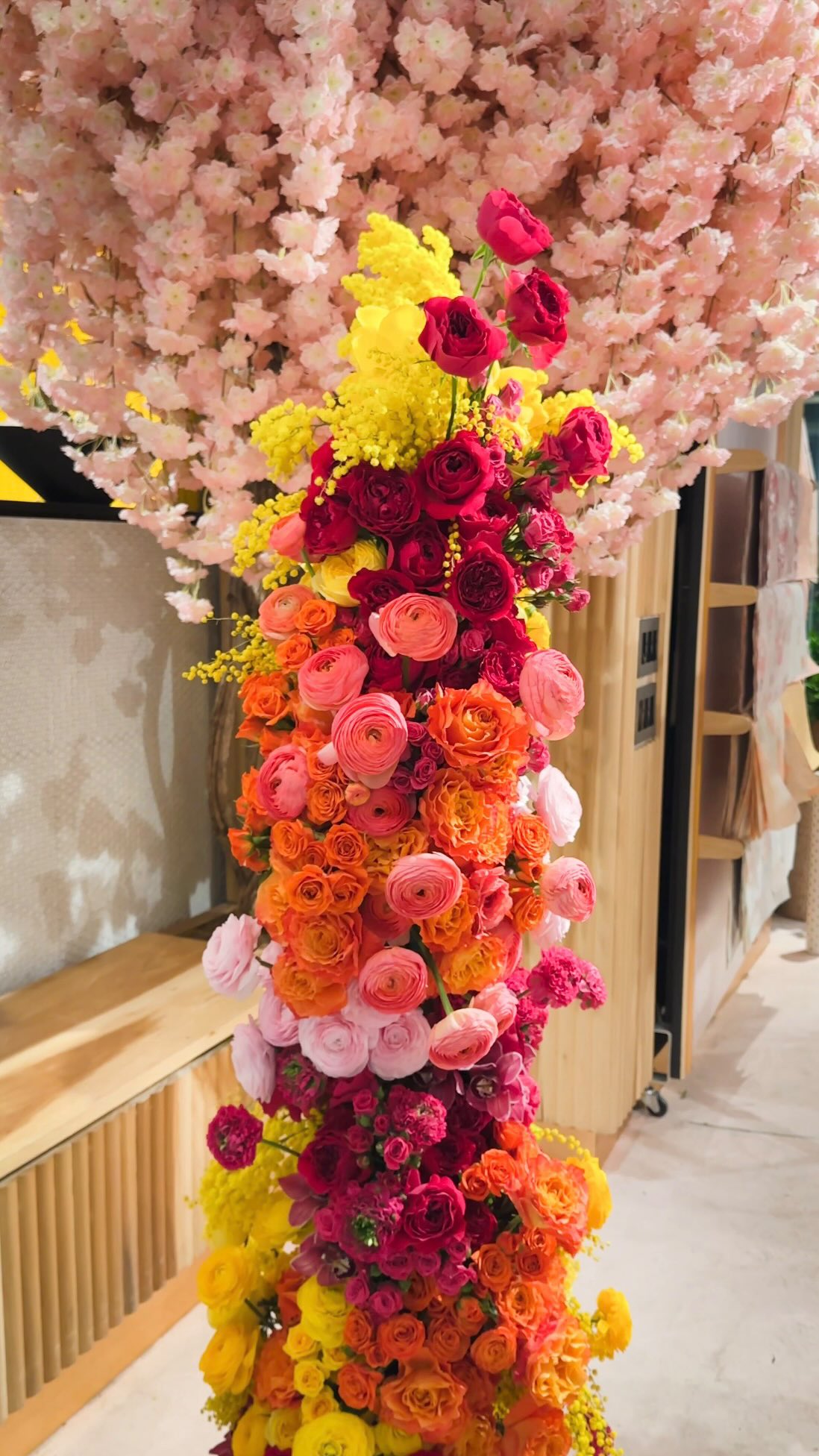 We create flower arrangements as grand as you imagine. Email us your specifications, and we’ll bring your vision to life.
📧 sales@lenasfloraldesign.com
#bigfloralarrangement #floralart #torontoflowerdesign