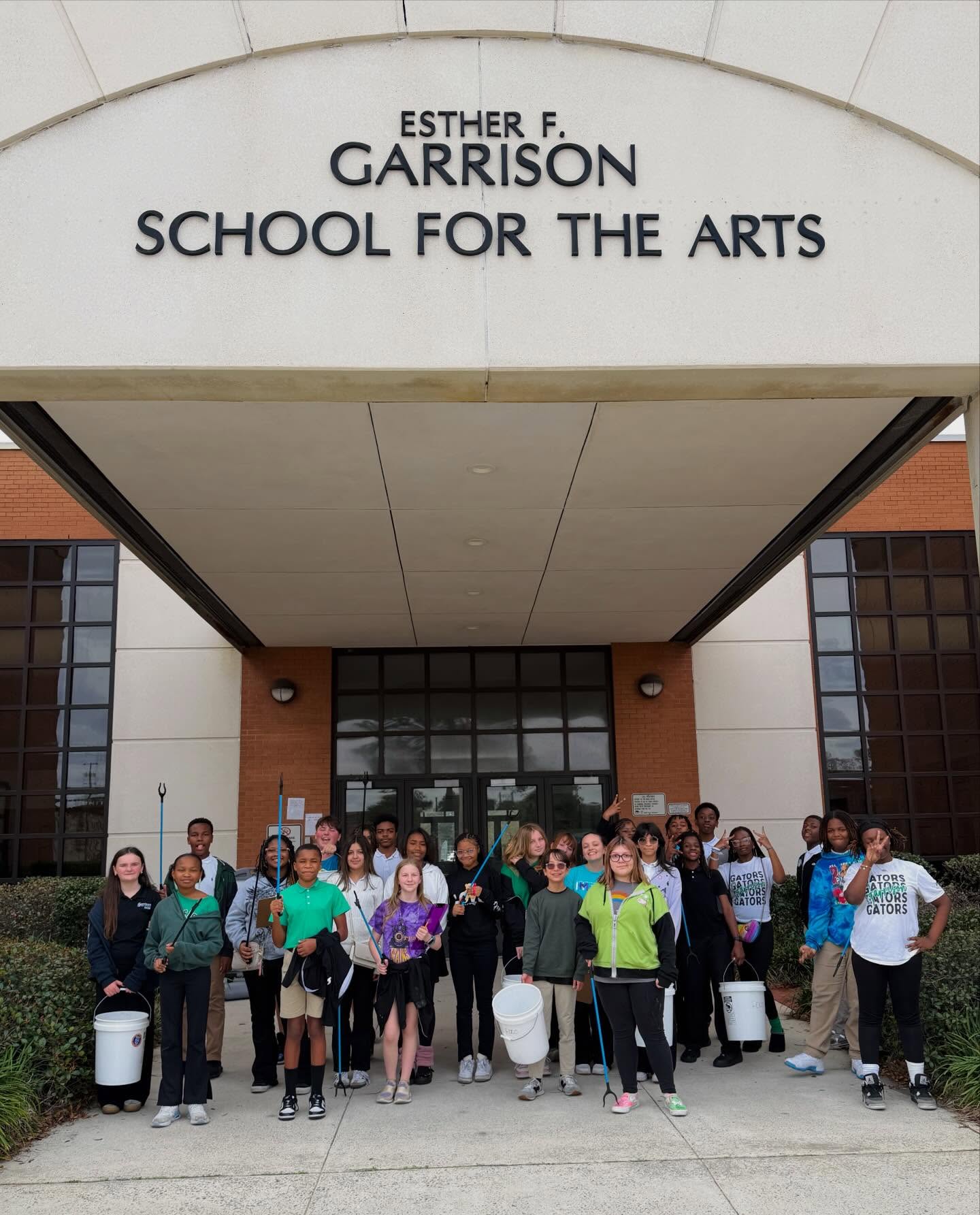 Just as oysters filter and clean our waters, these 7th grade students at Esther F. Garrison cleaned their campus!🦪💪
Thank you again to @savesealifewithliddy for donating a trash cleaning station so they can maintain their school grounds!!
#Partnerships #HandsOnLearning #GAOysters #FilterFeeders