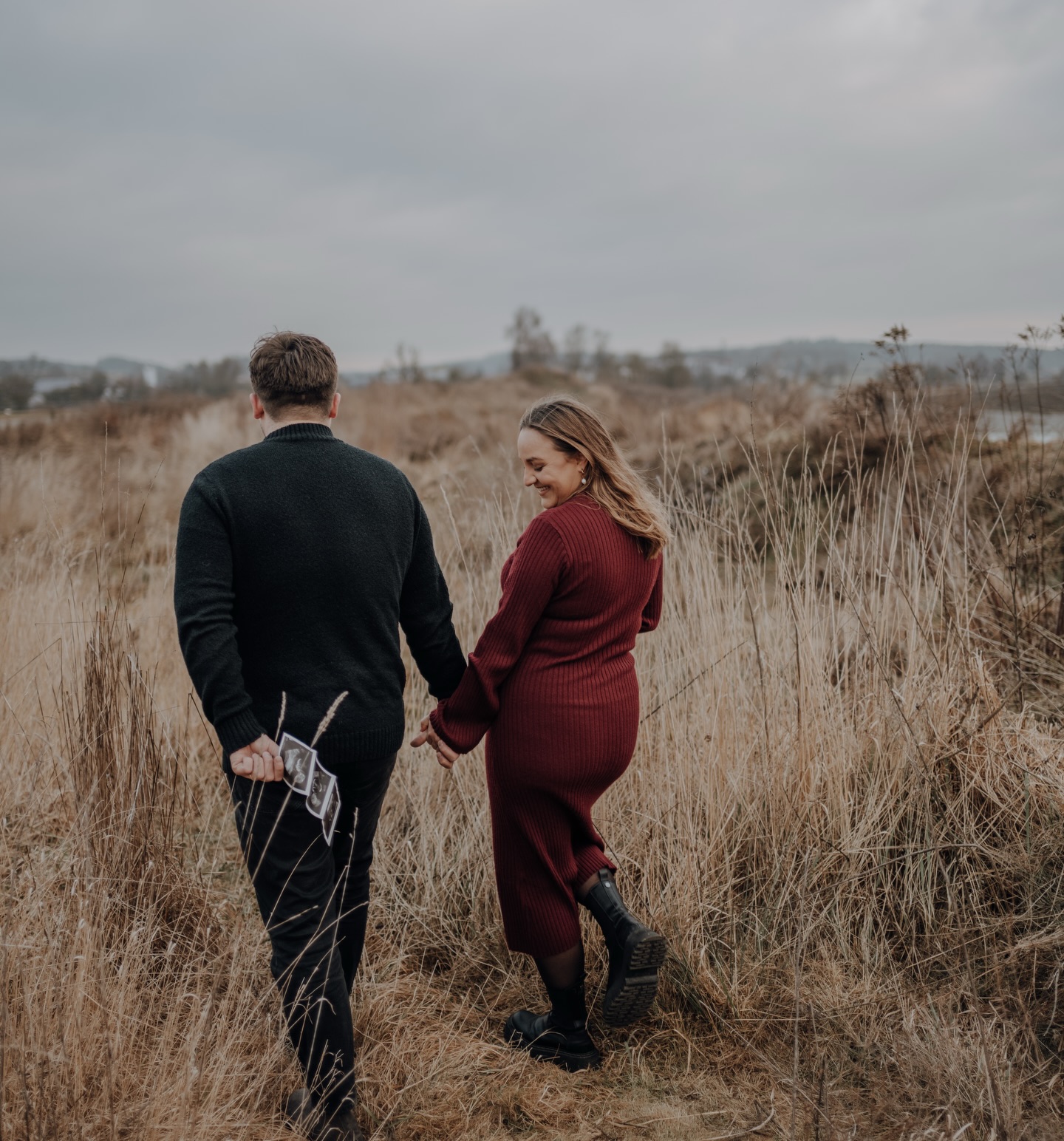 February is for maternity photos ✨🧡
#babybauchshooting #maternityportraits #momtobe #pregnancyphotoshoot #couplegoals