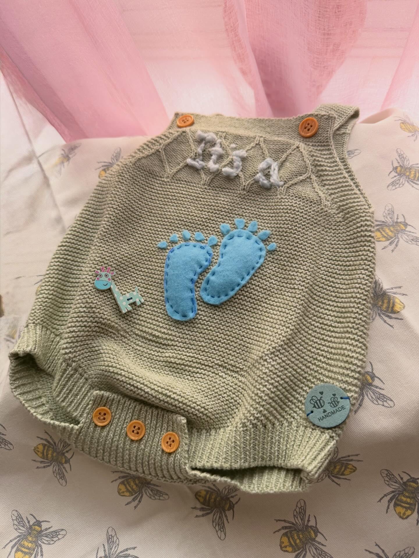 A tiny outfit for a big moment… 💙
This handmade romper by Baby Bee Knits is a beautiful way to reveal your little miracle. Perfect for a gender reveal, baby shower gift, or a special newborn photo.
Soft, cozy, and made with love – because the sweetest moments deserve something truly handmade. 🐝✨
#gift #babyshowergift #genderreveal #handmadebaby #newbornstyle