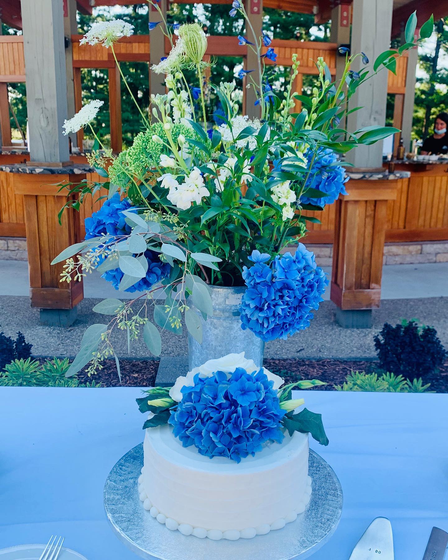 As always @fieldofflowersnorth did a phenomenal job. Christiana captured exactly what the bride had in mind ✨ How beautiful are those blue hydrangeas?!
.
.
.
#blue #hydrangeas #weddingflowers #weddingfloral #wedding #weddings #bridetobe #florist #weddingplanner #weddingplanning #perfectday #shadylanes #winery #winecellar #northernmichigan #michigan #upnorth #weddingcake #suttonsbay #cake #bride #groom