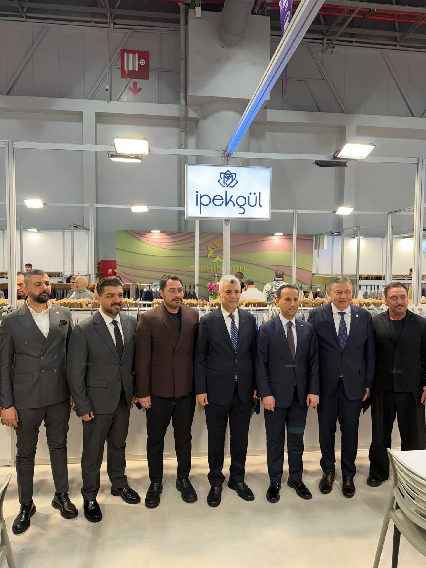 İpekgül Tekstil olarak, her yıl katılım sağladığımız Texhibition İstanbul Fuarı’nda bugün kıymetli misafirlerimizi ağırlamaktan büyük memnuniyet duyduk.
Ticaret Bakanımız Sayın Ömer Bolat, MESİAD Başkanımız Sayın Ufuk Muslu ve değerli yönetim kurulu üyelerinin standımıza gerçekleştirdikleri nazik ziyaretleri bizleri onurlandırmıştır. @profdromerbolat @mesiadmerter