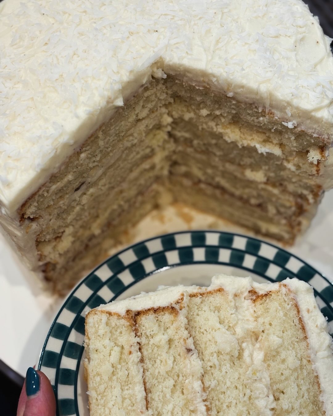 Channeling summer/ tropical/ margarita vibes 🏝️with this STACKED coconut cake. She is 4 layers of fluffy white cake magic, stuffed with creamy coconut filling- (that’s a snack on its own), and then blanketed in a perfectly tangy, sweet cream cheese frosting, with more coconut shreds on top ✨ it’s safe to assume most people would eat cream cheese frosting off of just about anything, right? So, I’d make it a double batch 😋
Full recipe for The Coconut Cake is up on sugarkanekitchen.com
Lmk if you make it!
#cakesofinstagram #coconutcake #bakersgonnabake #sugarkanekitchen #homemade
