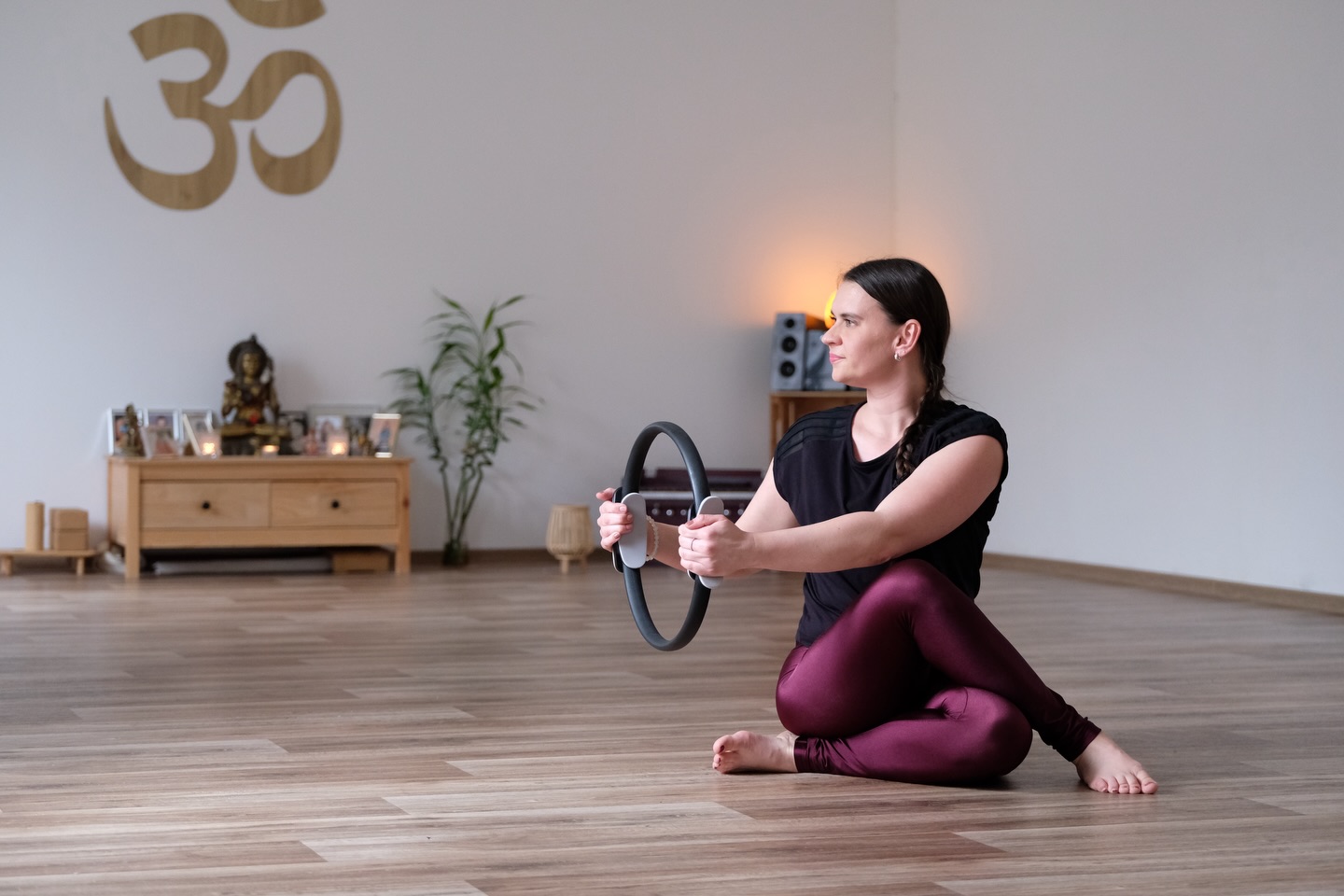Hrát si dnes budete na podložce s Renčou a Martinem. 🤗 Nechte se pozvat na podložku.
🧘🏼♀️ 17.00 - Jógalates ( @rencza.k )
🧘🏻♂️ 19.00 - Hatha Vinyasa Flow ( Martin )
Registrace najdete v rozvrhu na ✅ pranavajoga.reenio.cz
Těšíme se, milí jogíni. 😊🫶🏻
Vaše Pranava