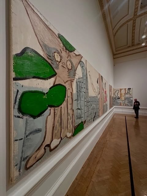 ROSE WYLIE: The Picture Comes First @royalacademyarts for The Art Review.
Rose Wylie began painting seriously in her 40s.
Today, she is one of the most distinctive voices in British contemporary art.
Direct. Joyful. Uncompromising.
In an age of spectacle, Wylie reminds us that painting still leads.
Her work feels both naïve and deeply knowing.
Is that contradiction the secret to its power?
#RoseWylie
#RoyalAcademy
#RoyalAcademyofArts
#ContemporaryPainting
#britishart