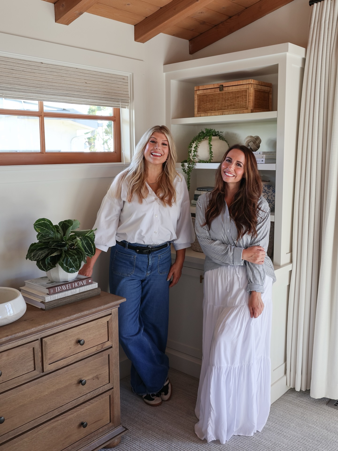 ✨ Cozy, coastal, and timeless ✨ This Laguna Beach bedroom was designed to feel as beautiful as it is functional. We layered soft textiles, warm textures, and a classic palette to complement those incredible coastal views. The end result is a calm, dreamy space you’ll never want to leave. 🌊🤍
🌊 Tell us YOUR favorite part of this bedroom?!