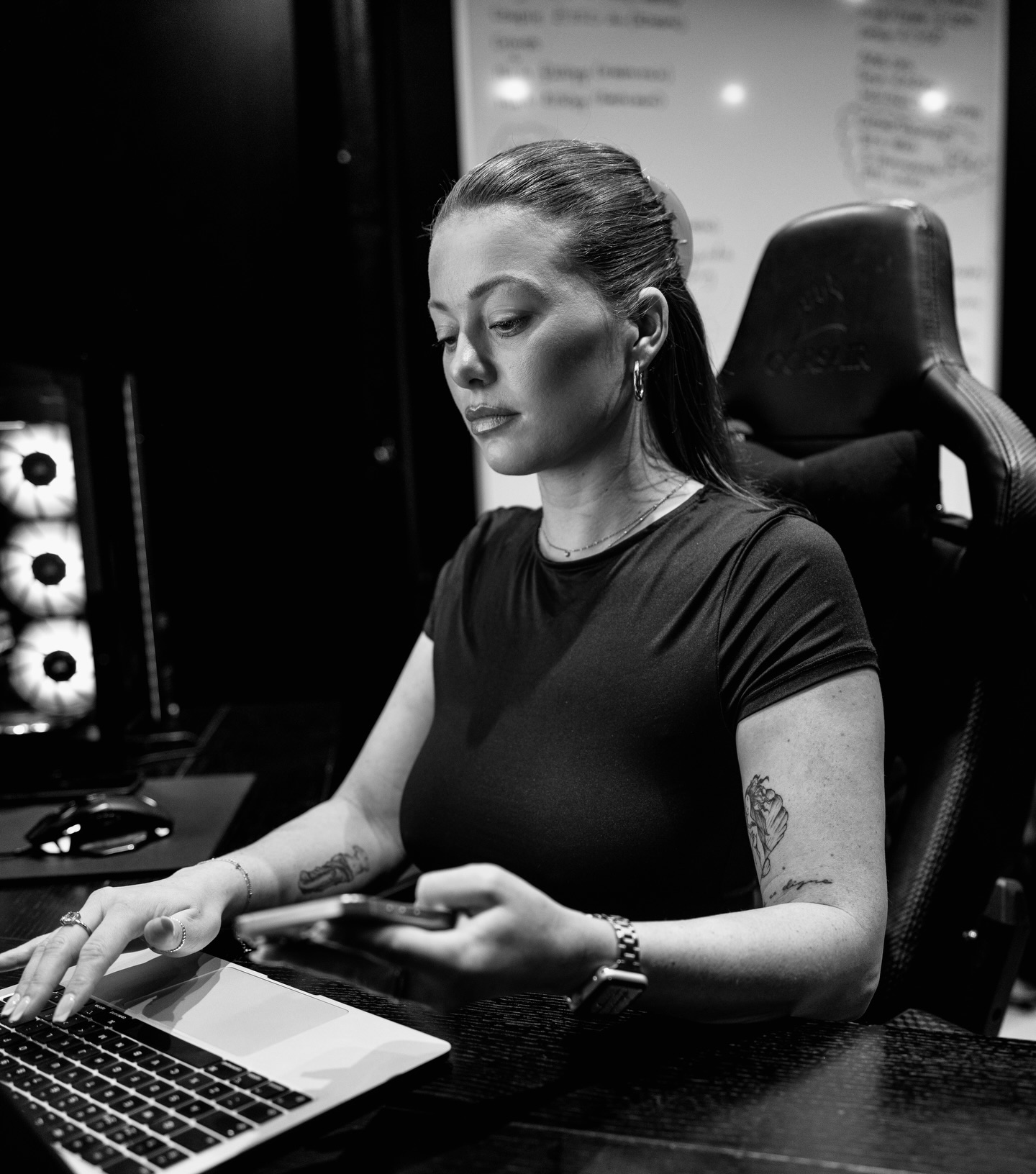 in the office with my queens ❤️🔥📷
@byvicvisuals
@ejhfitness_
@set.visuals.collective
@ewstudiosltd