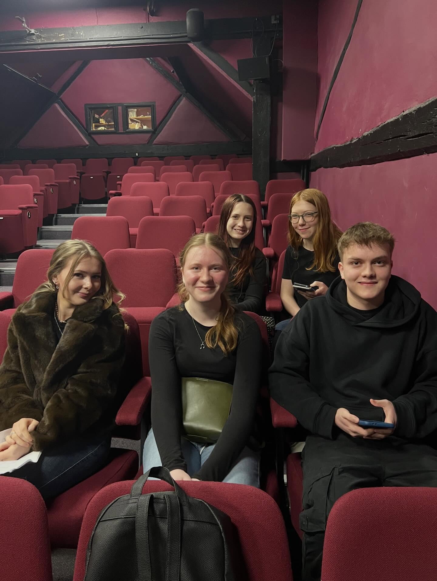 This morning our youth group had their tech dress for Welwyn Drama Festival🎭
#gestalttheatre #techdress #welwyndramafestival #youthdrama