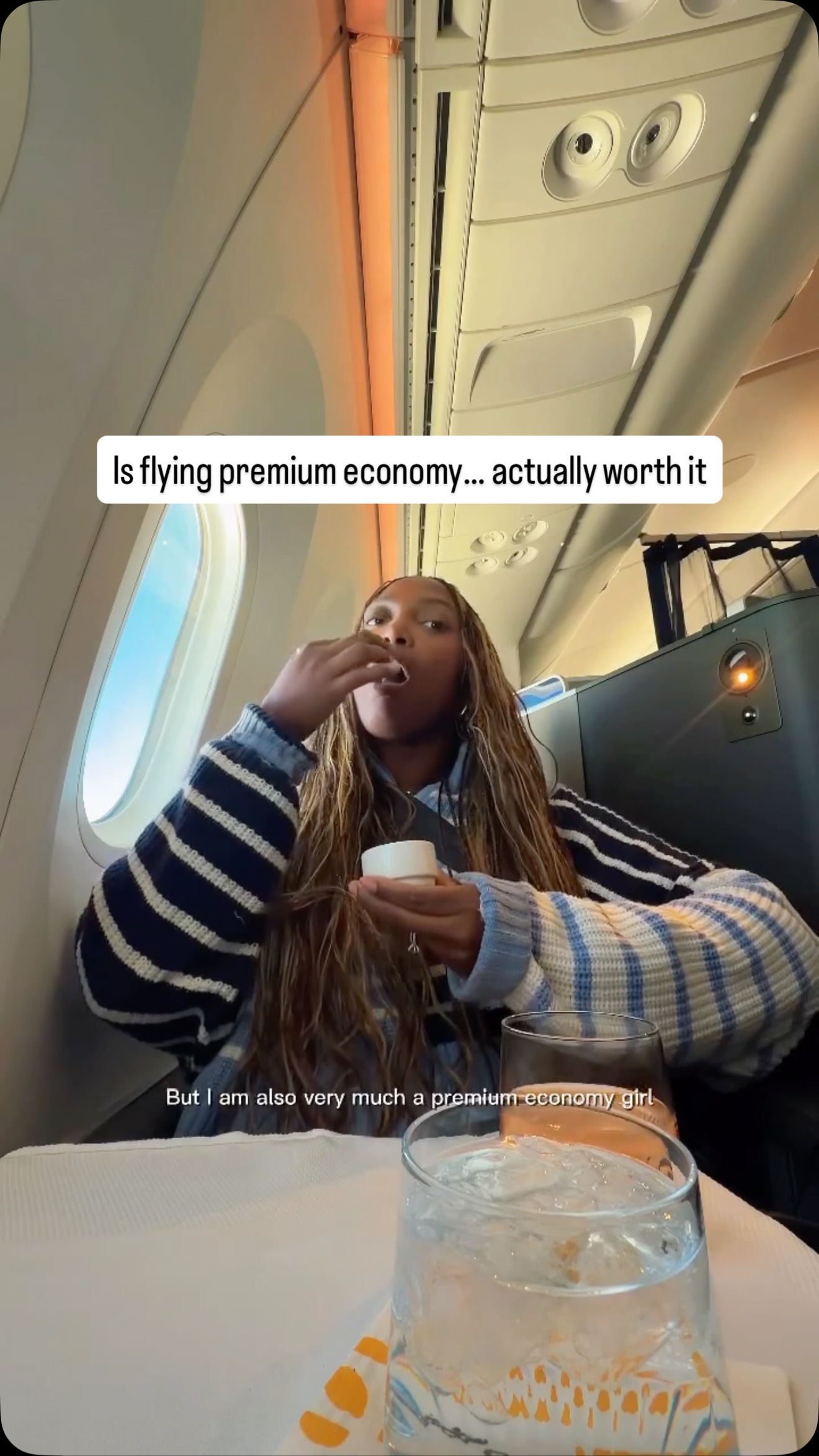 Me 🤝 Premium Plus go together real bad. Last year I got the chance to fly premium plus to Brazil, Australia, and South Africa!
Have I influenced you try it yet 😭❤️
Have you flown @united Premium Plus before? #airlinereview #aviation #budgettraveltips