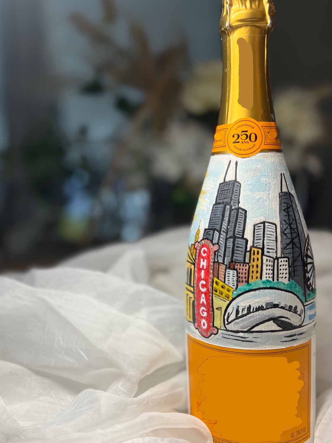 A city in the Midwest… best city in the whole wide world 🎶 Handpainted champagne bottle with a bit of hometown energy.
Happy Birthday, Chicago!
#chicagocalligrapher #bottlepainting #chicagosbest