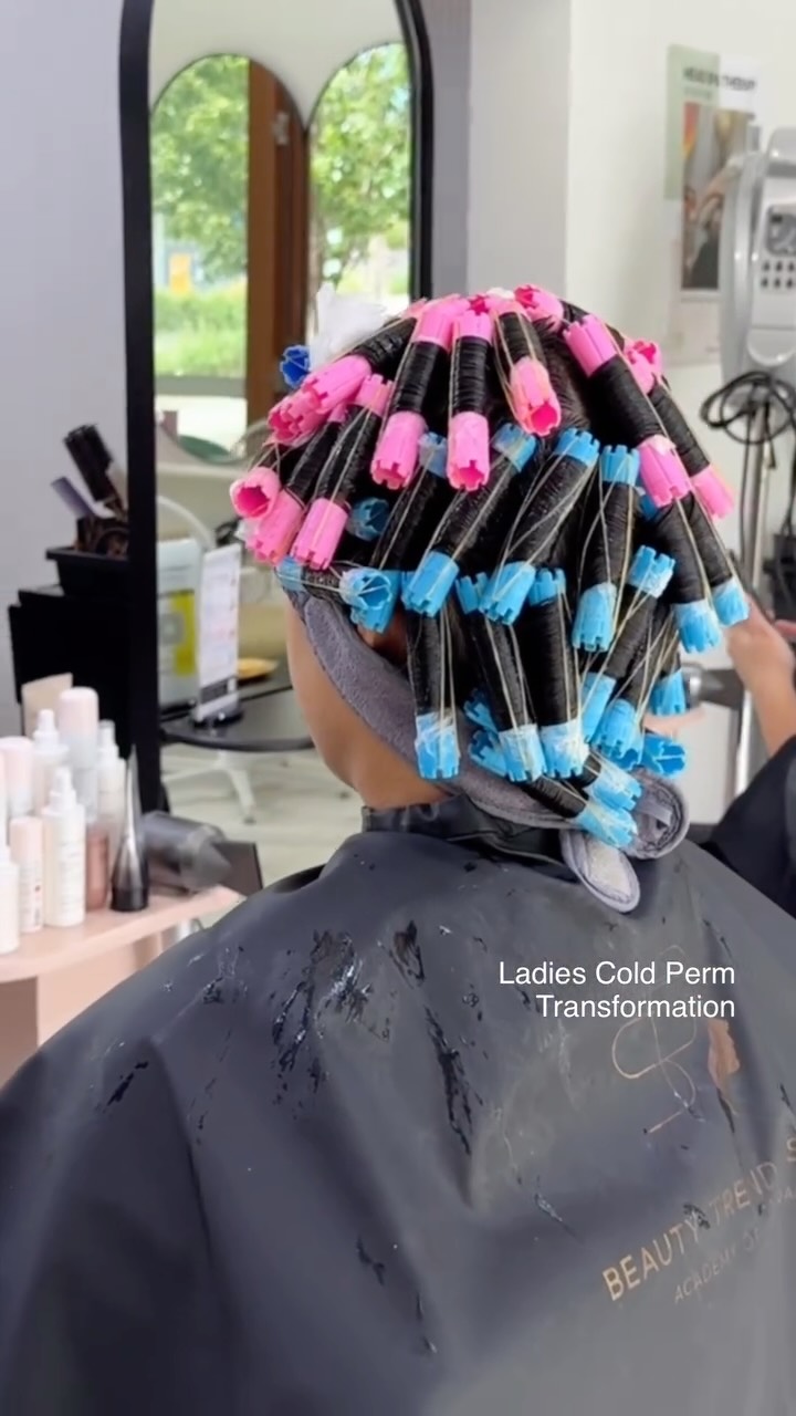 πββοΈ Ladies Cold Perm Transformation
Soft movement, natural volume, and effortless style β¨
A cold perm is perfect for creating gentle waves and body without daily heat styling.
Designed to enhance your natural hair texture while keeping the look feminine, soft, and easy to manage.
Wake up, style with ease, and enjoy beautiful curls every day π«
Because great hair should feel as good as it looks.
πNatural waves
πMore volume & movement
πEasy everyday styling
πLong-lasting feminine curls
Wake up with soft curls and enjoy hair that looks styled every day. π€
