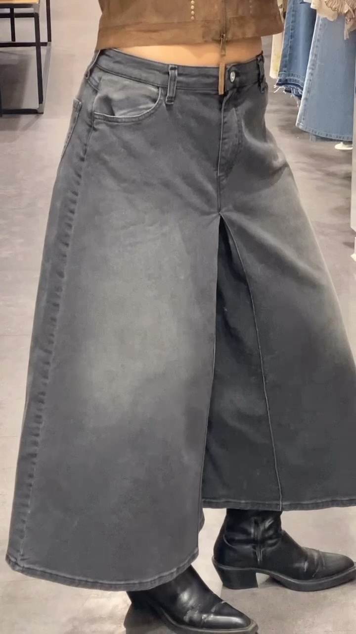 👖❤ Last days to enjoy 15% OFF with our coupon in the app.
Meet VANESSA – the most loved denim of the moment.
Skirt look, pants comfort.