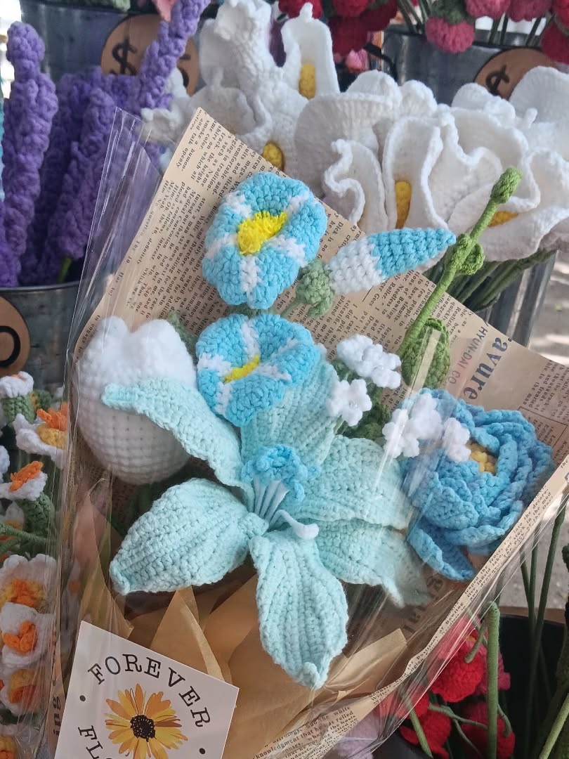Back in beautiful Stanthorpe this weekend for the Apple & Grape Festival and I couldn’t be more excited! 🍎🍇
My stall is full of handmade crochet flowers, all ready to find their forever homes. From bright sunflowers to sweet roses and more, every flower is carefully handmade and designed to last forever.
If you’re coming along to the festival, make sure you stop by and say hello, have a look at the bouquets, and find a flower that will never wilt. 🌻
Stanthorpe always brings such an amazing atmosphere and I’m so grateful to be part of it this year.
#StanthorpeAppleAndGrapeFestival #Stanthorpe #MarketStall #crochetflowers #crochetlovers