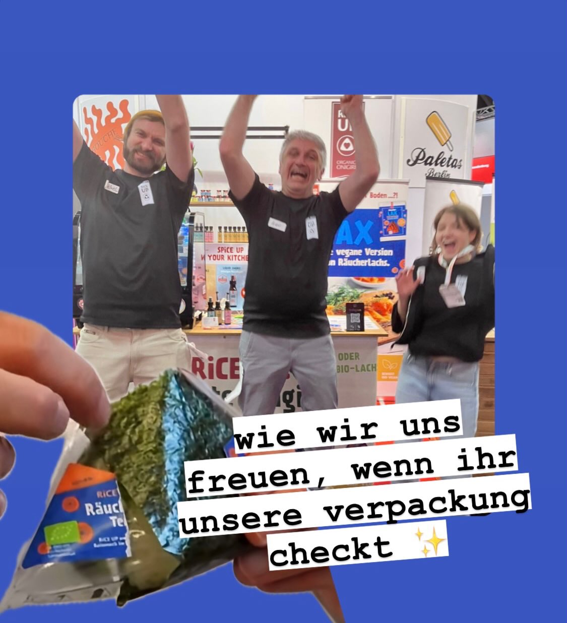 … wir verstehen es ja! Im ersten Moment meint man, das Schutzpapier zwischen Alge und Reis sei ein Fehler… NOPE! ✨
Nur so bleibt die Alge crunchy & der Reis so frisch.
Einfach den Streifen abziehen & an den Flügelchen seitlich wegziehen — TADAAAA 🍙✨😉
Gönnt euch leckere Onigiri von RiCE UP & keine Angst, dat soll so! 😎🤓
#onigiri #riceup #smartfood #bio #biosnacks