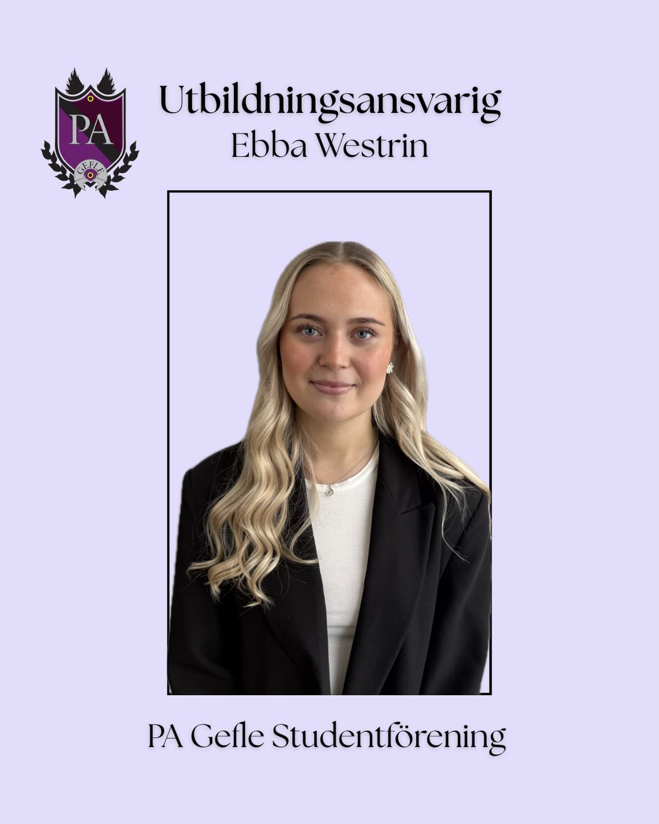 Då var det dags för ännu en presentation! Idag presenterar vi vår utbildningsansvarig Ebba Westrin💜
Födelseår, ålder: 2006, 19 år.
Hemort: Trönö📍
Vad ska bli roligast med styrelsearbetet: Jag ser fram emot ett roligt år samtidigt som jag utvecklas i min roll💜
Fun fact om Ebba: Tog skoterkort och struntade i körkort😆