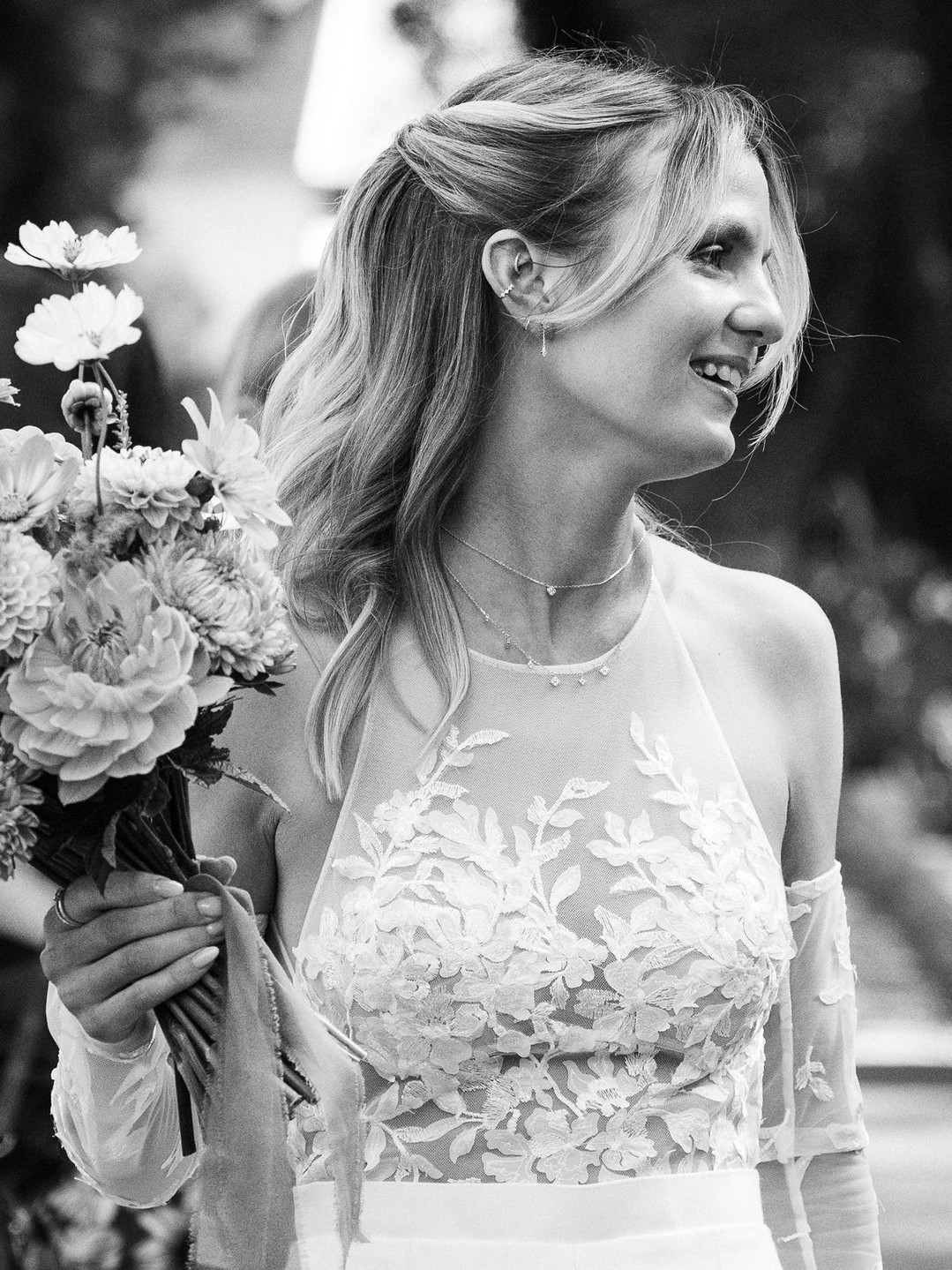 Mariée en combinaison, mariée audacieuse ! Tu valides ?
Chloé porte la combinaison MAX qui avec ses gants et sa traine viennent révolutionner l'idée de la combinaison !
Et toi, es-tu prête à être une mariée audacieuse ?
✨ Qui suis-je ?
Je suis Manon Gontero, créatrice de robes de mariée sur-mesure depuis 15 ans à Marseille.
Dans mon atelier à taille humaine, chaque robe est dessinée, patronnée et fabriquée sur place, avec passion et précision.
Envie de découvrir ce qui est possible pour vous ?
Réserve ton essayage dès maintenant et viens me parler de ta tenue de mariage idéale.
#combinaisonmariee #creatricerobedemariee #mariage #madeinfrance