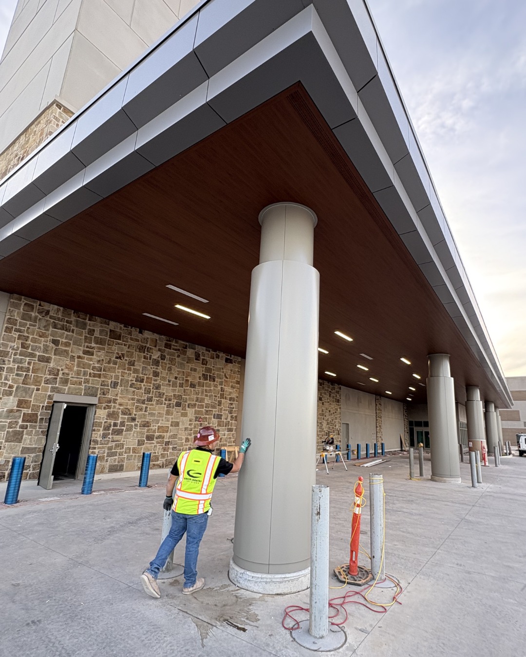 The GCI team has officially "wrapped" up installation of the large column covers at the Cherokee Nation Hospital project in Tahlequah. These architectural features don’t just frame the space — they elevate it. Precision layout, expert fabrication, and flawless installation brought the vision to life.
Proud of our crew for delivering high-quality craftsmanship while maintaining a safe, efficient jobsite from start to finish.
#GreenCountryInteriors #CherokeeNation #CommercialConstruction #ArchitecturalDetails #BuiltWithPride