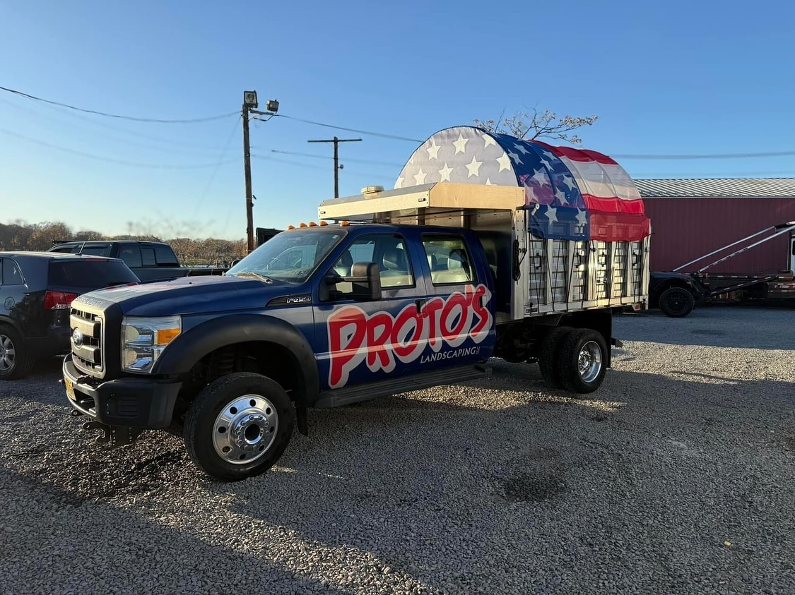 🇺🇸 This leaf Tarp is pretty bad ass if you ask me! Check out this custom leaf box tarp we completed for Proto’s Landscaping, LLC today!