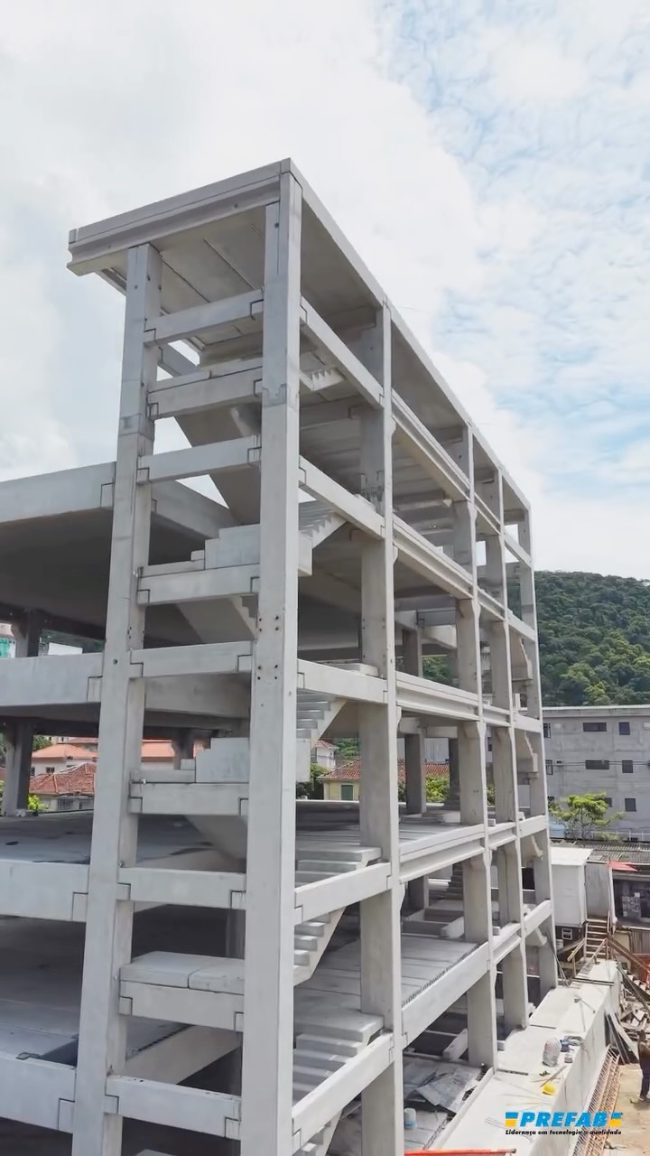 Na Prefab, cada projeto é tratado com dedicação e precisão. Desenvolvemos soluções estruturais sob medida, alinhadas às necessidades específicas de cada empreendimento.
Por meio da tecnologia de lajes alveolares aplicada a edificações verticais, oferecemos sistemas construtivos que proporcionam estruturas mais eficientes, seguras e com elevada agilidade na execução.
Nosso sistema construtivo é especialmente indicado para edifícios de múltiplos pavimentos, garantindo versatilidade estrutural e rapidez na montagem, com equipes otimizadas e processos bem definidos.
📍Celso Maia - Santos
Prefab, líder em tecnologia e qualidade.
Conheça mais sobre a nossa marca: www.prefab.com.br
